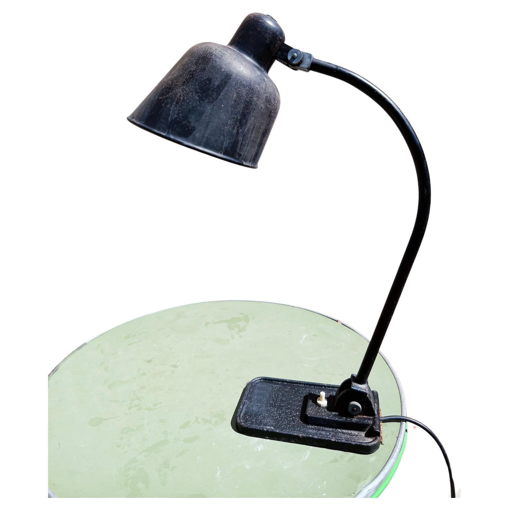 Christian Dell Bauhaus-Tischlampe im Angebot