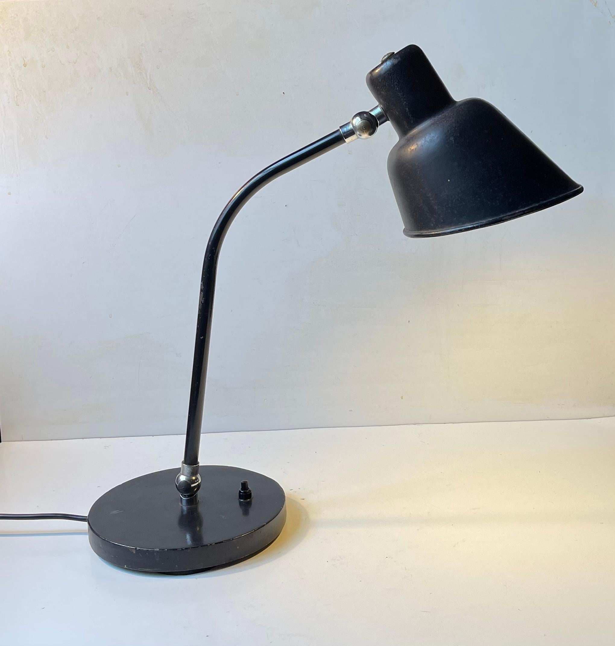 Laqué Lampe de bureau Bauhaus noire de Christian Dell pour Bünte und Remmler en vente
