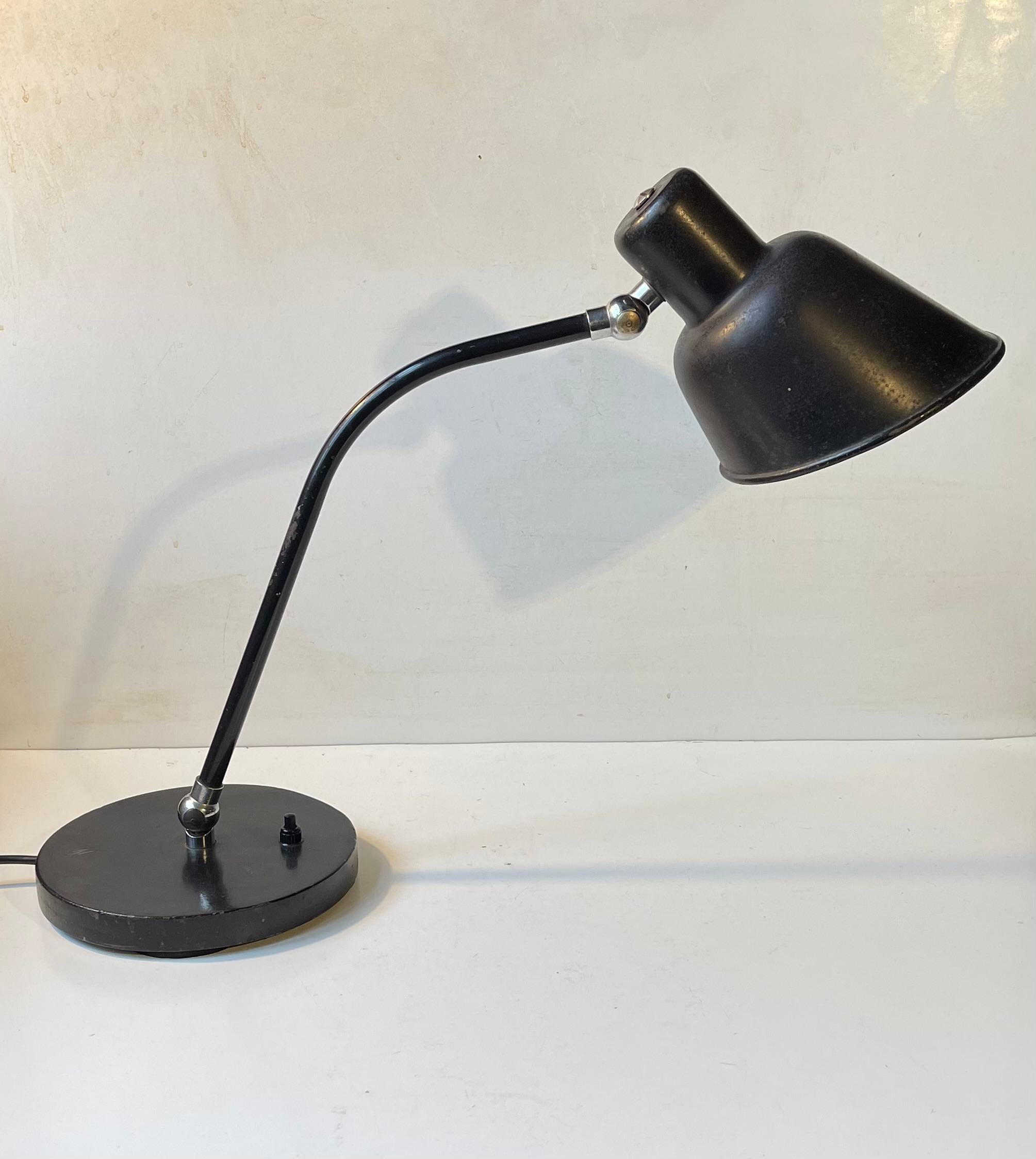 Aluminium Lampe de bureau Bauhaus noire de Christian Dell pour Bünte und Remmler en vente