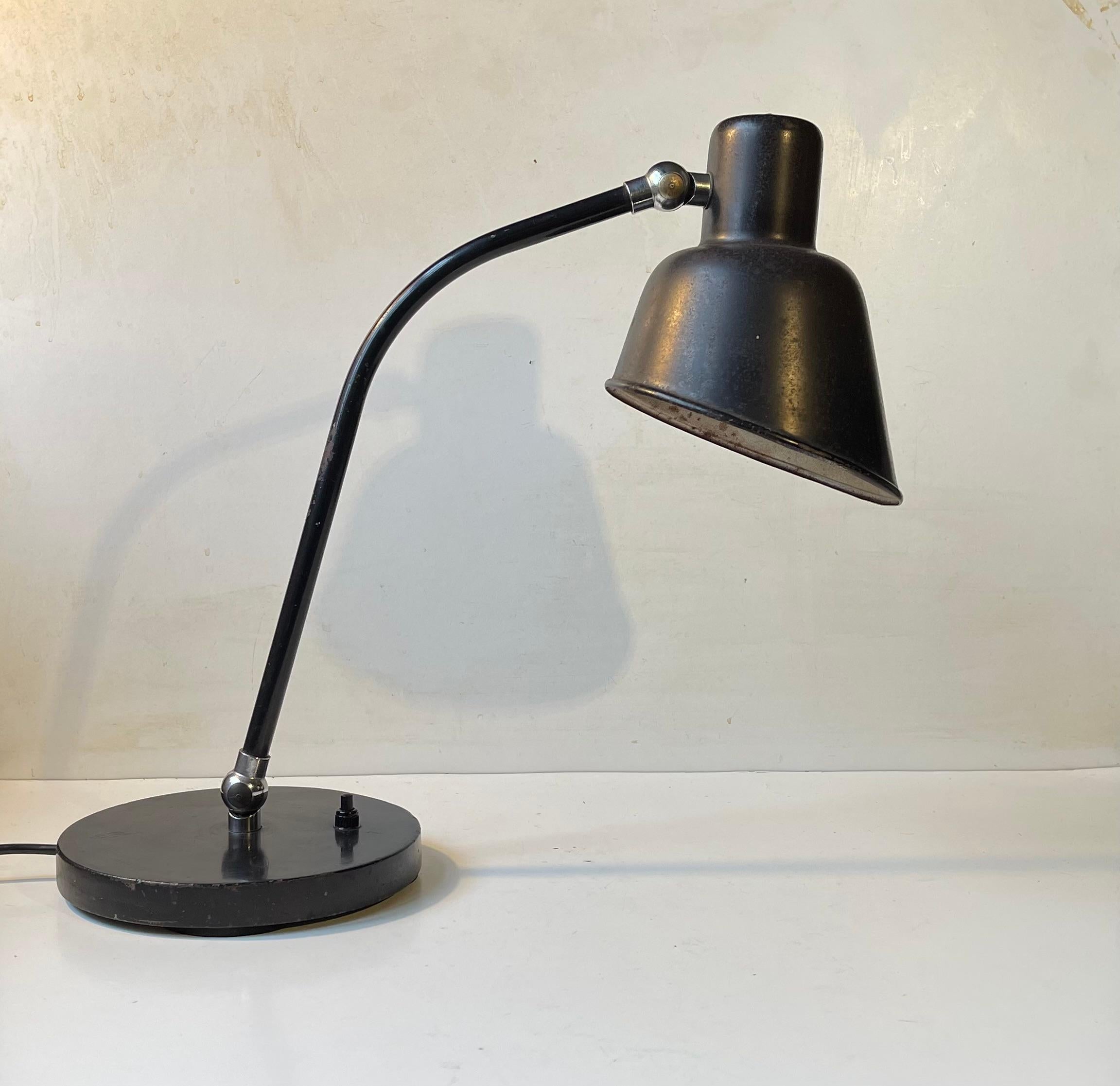 Lampe de bureau Bauhaus noire de Christian Dell pour Bünte und Remmler en vente 1