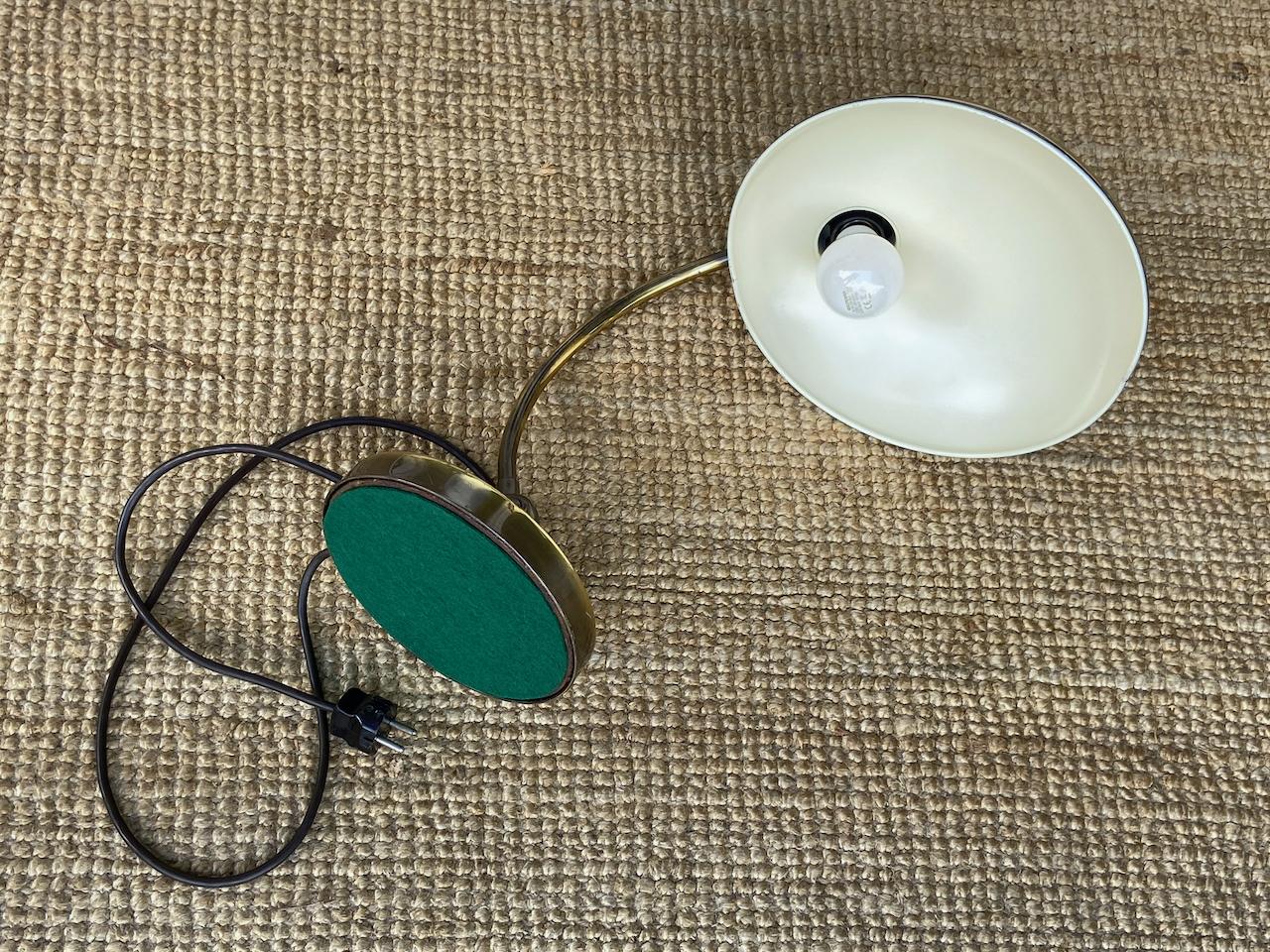 Christian Dell Lampe de table en laiton 6631 Lampe de bureau par Kaiser Idell Bauhaus, Allemagne Bon état - En vente à Krefeld, DE