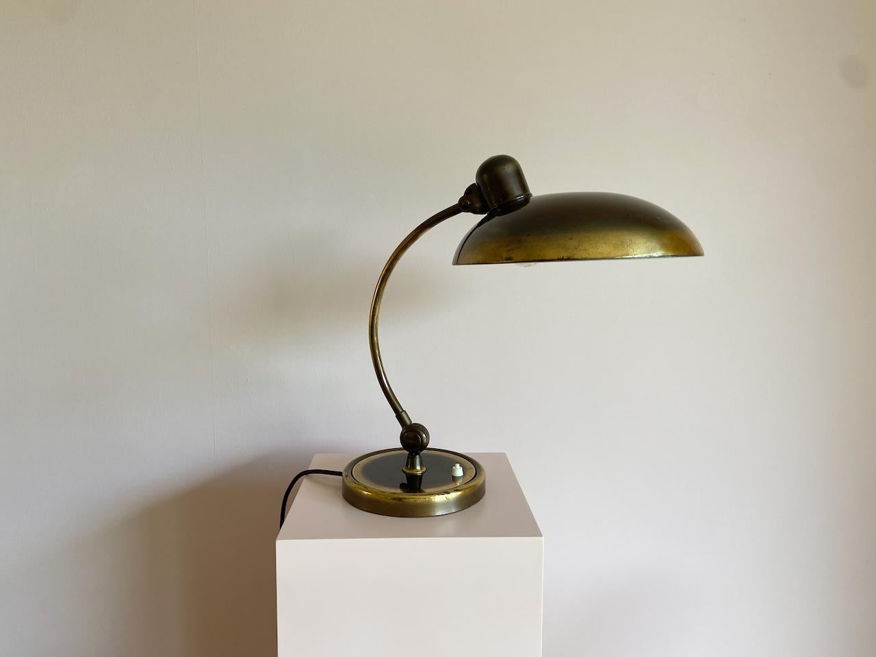 Laiton Christian Dell Lampe de table en laiton 6631 Lampe de bureau par Kaiser Idell Bauhaus, Allemagne en vente