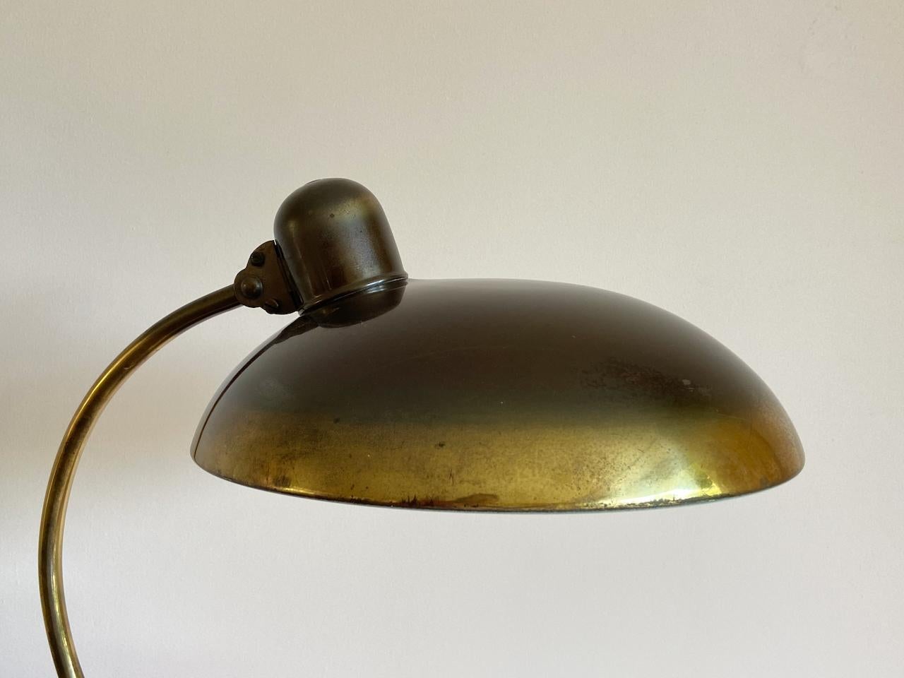 Christian Dell Lampe de table en laiton 6631 Lampe de bureau par Kaiser Idell Bauhaus, Allemagne en vente 1