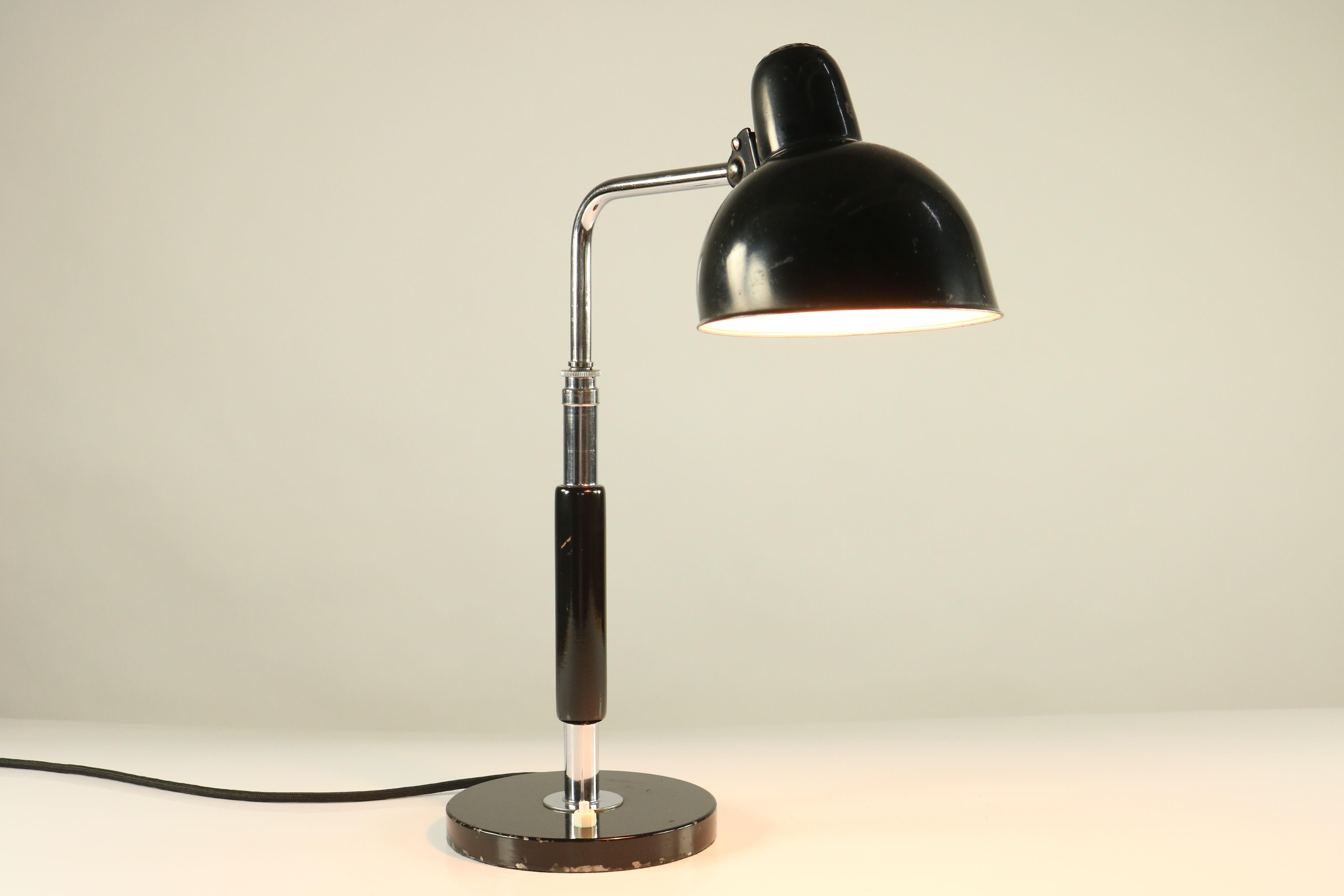 Christian Dell Bauhaus design desk lamp by Kaiser
Early model 6607 with old 
