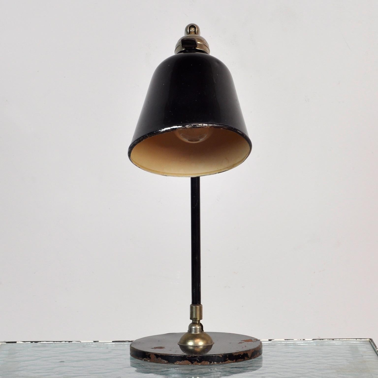 In good working condition a beautiful Bauhaus desk lamp by designer Christian Dell (1893-1974) produced by Bünte & Remmler Germany, a design from ca. 1930. This lamp can be tilted and the lampshade can be adjusted. The on and off switch is on the