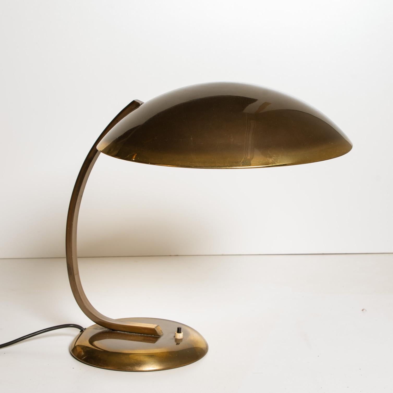 Beautiful large original Kaiser Idell fully brass desk lamp, made in Germany in the 1930s. Excellent clean and polished vintage condition.
The lamp works with an E27 Edison screw on bulb on 220V as well as 110V.

Heavy quality, in good vintage