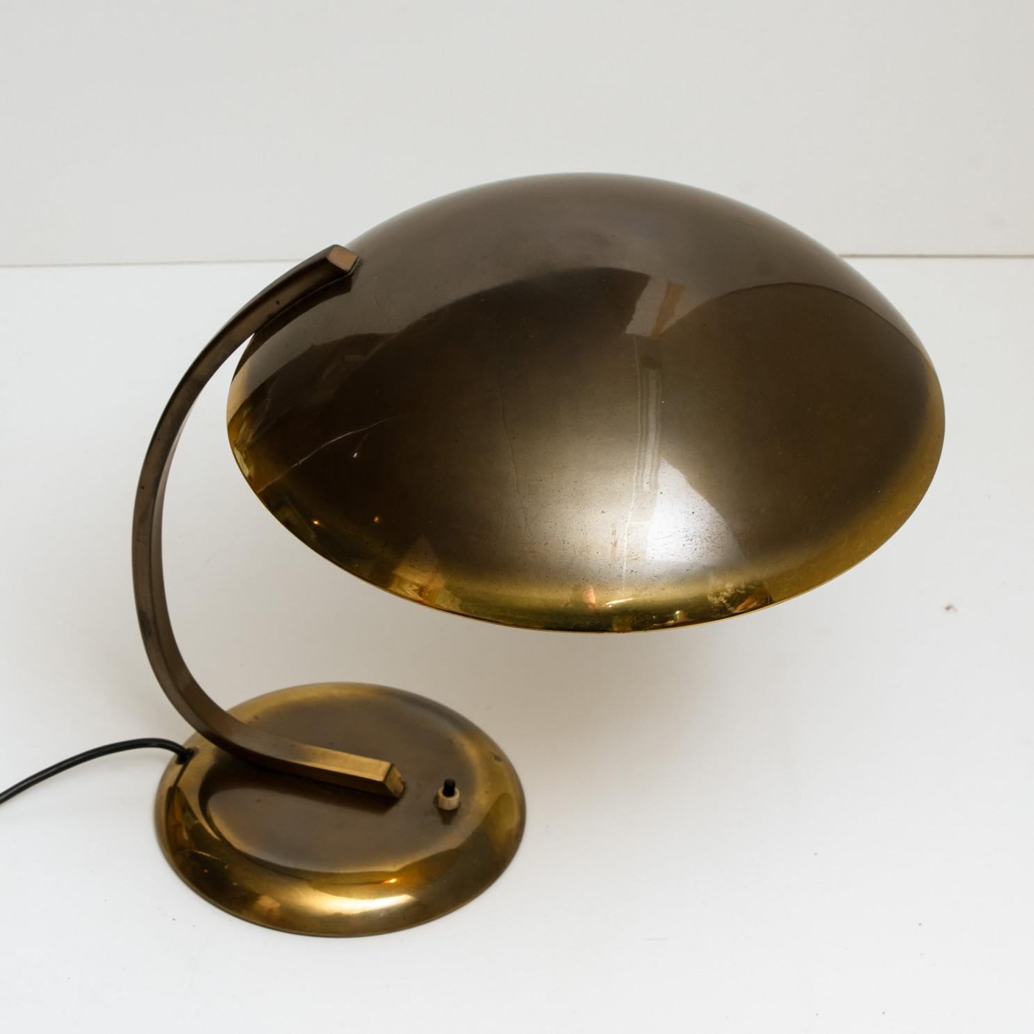 Christian Dell für Kaiser Idell / Kaiser Leuchten Messing-Schreibtisch- oder Tischlampe im Zustand „Gut“ im Angebot in Rijssen, NL