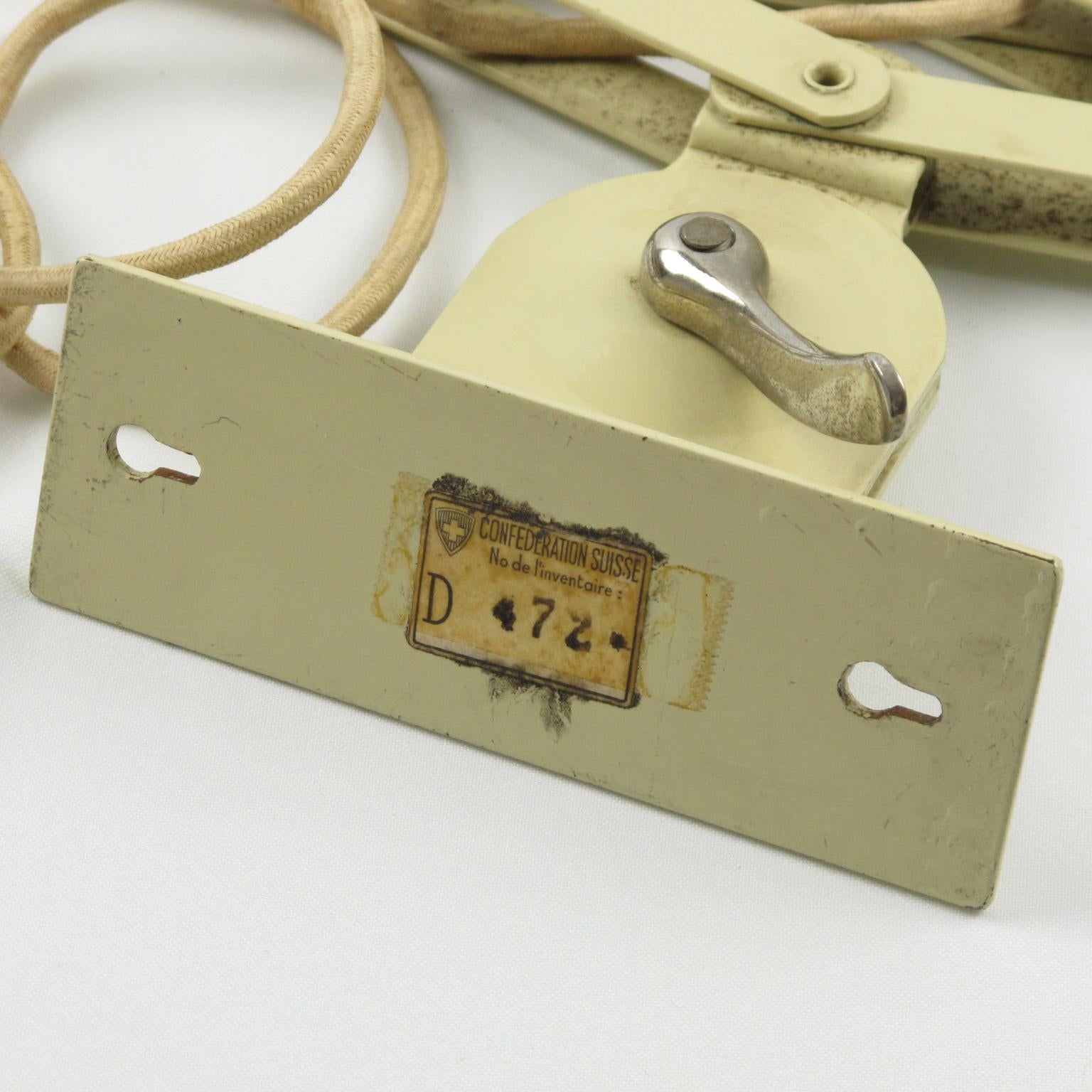 Christian Dell pour Kaiser Idell applique murale en métal à ciseaux, vers 1930 Bon état - En vente à Atlanta, GA