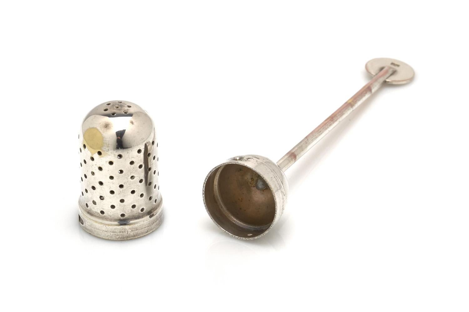 Christian Dell tea infuser, made out of silver plated brass.

1924

Measure: 5.25