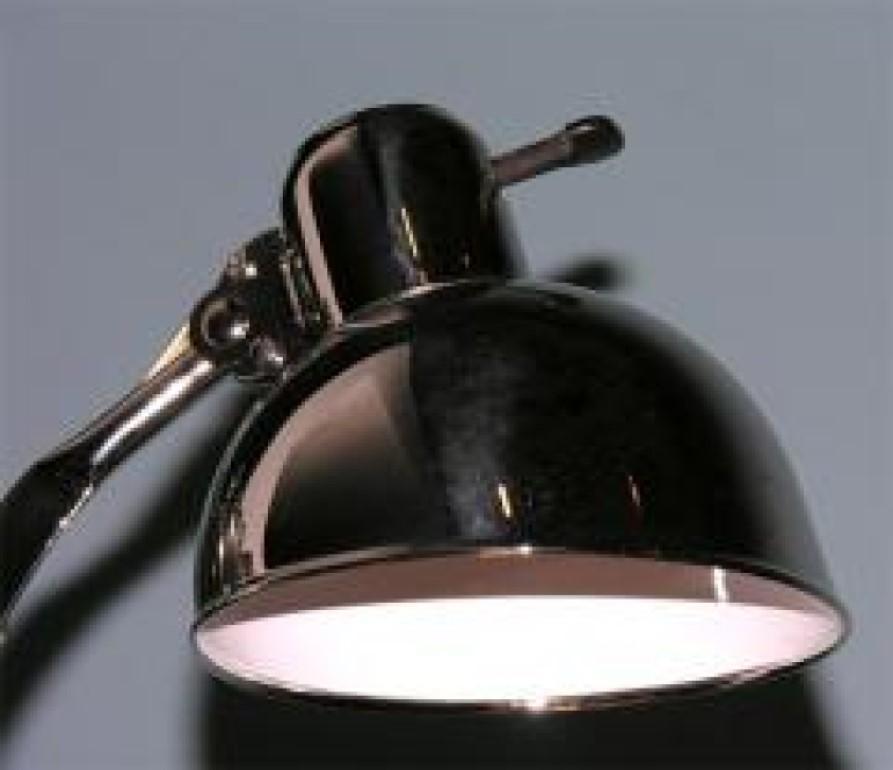 Christian Dell for Kaiser & Co., model #6718. Wall-mounted lamp of polished nickel with extending gate-fold mechanism, with original bakelite switch.
Measures: Width 35.5