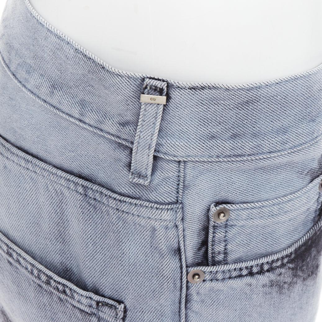 CHRISTIAN DIOR 01 light blue black paint effect washed denim cropped jeans FR36 S
Reference: KNLM/A00338
Brand: Dior
Designer: Maria Grazia Chiuri
Model: 1
Material: Cotton
Color: Blue, Black
Pattern: Washed
Closure: Button Fly
Made in: