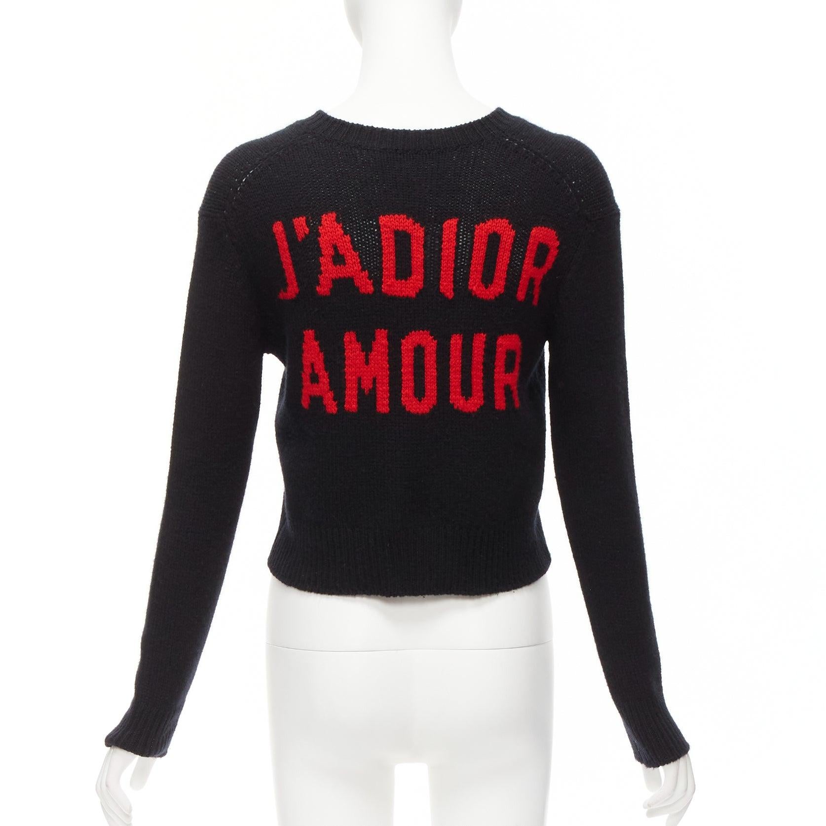 CHRISTIAN DIOR 100% cashmere J'adior Amor black red cropped sweater FR34 XS
Reference: YIKK/A00060
Brand: Dior
Designer: Maria Grazia Chiuri
Collection: Jadior Amor
Material: Cashmere
Color: Black, Red
Pattern: Solid
Closure: Pullover
Extra Details:
