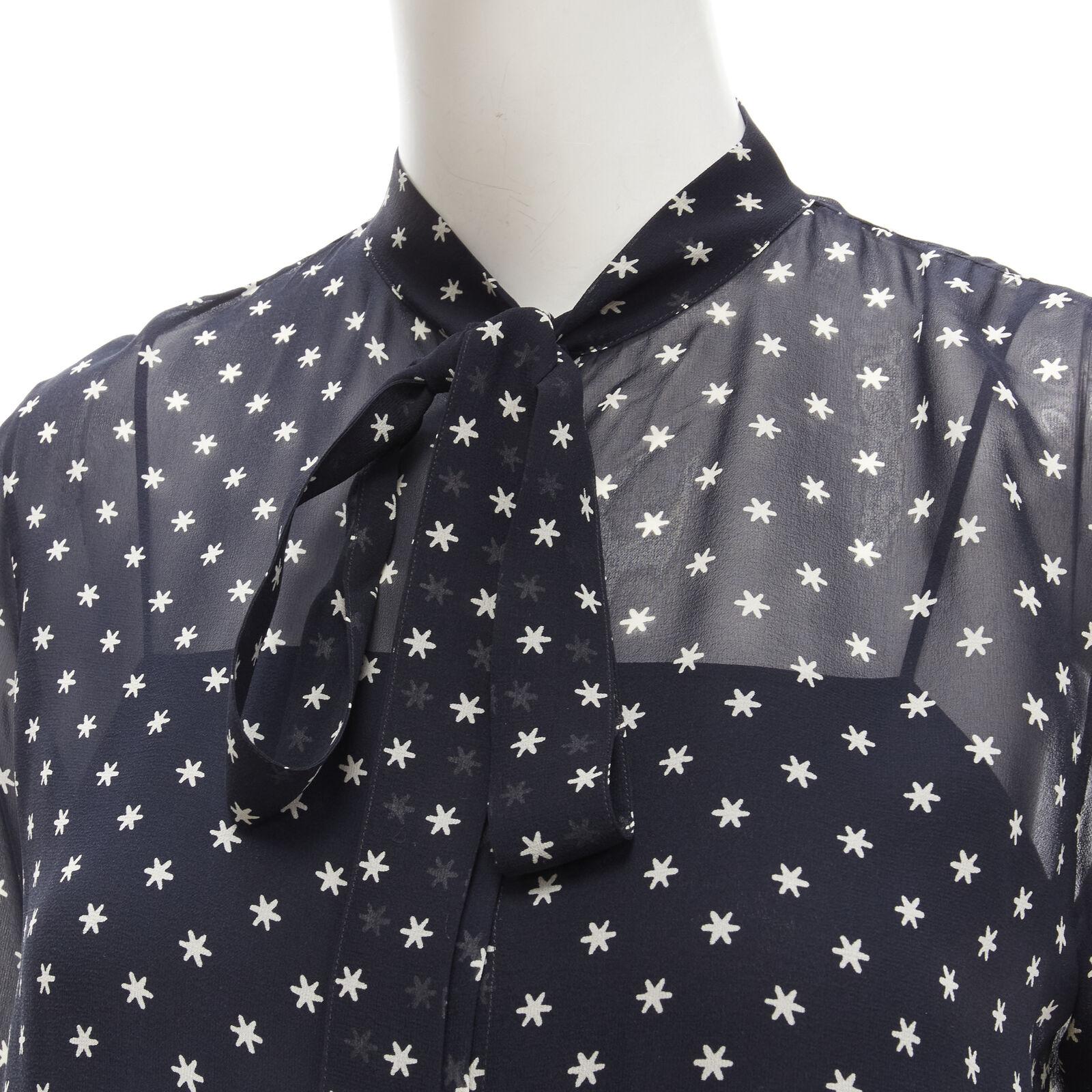 CHRISTIAN DIOR 100% silk navy white star pussy bow blouse shirt FR34 XS
Reference: AAWC/A00262
Brand: Christian Dior
Designer: Maria Grazia Chiuri
Material: 100% Silk
Color: Navy, White
Pattern: Star
Closure: Button
Lining: Silk
Extra Details: Self