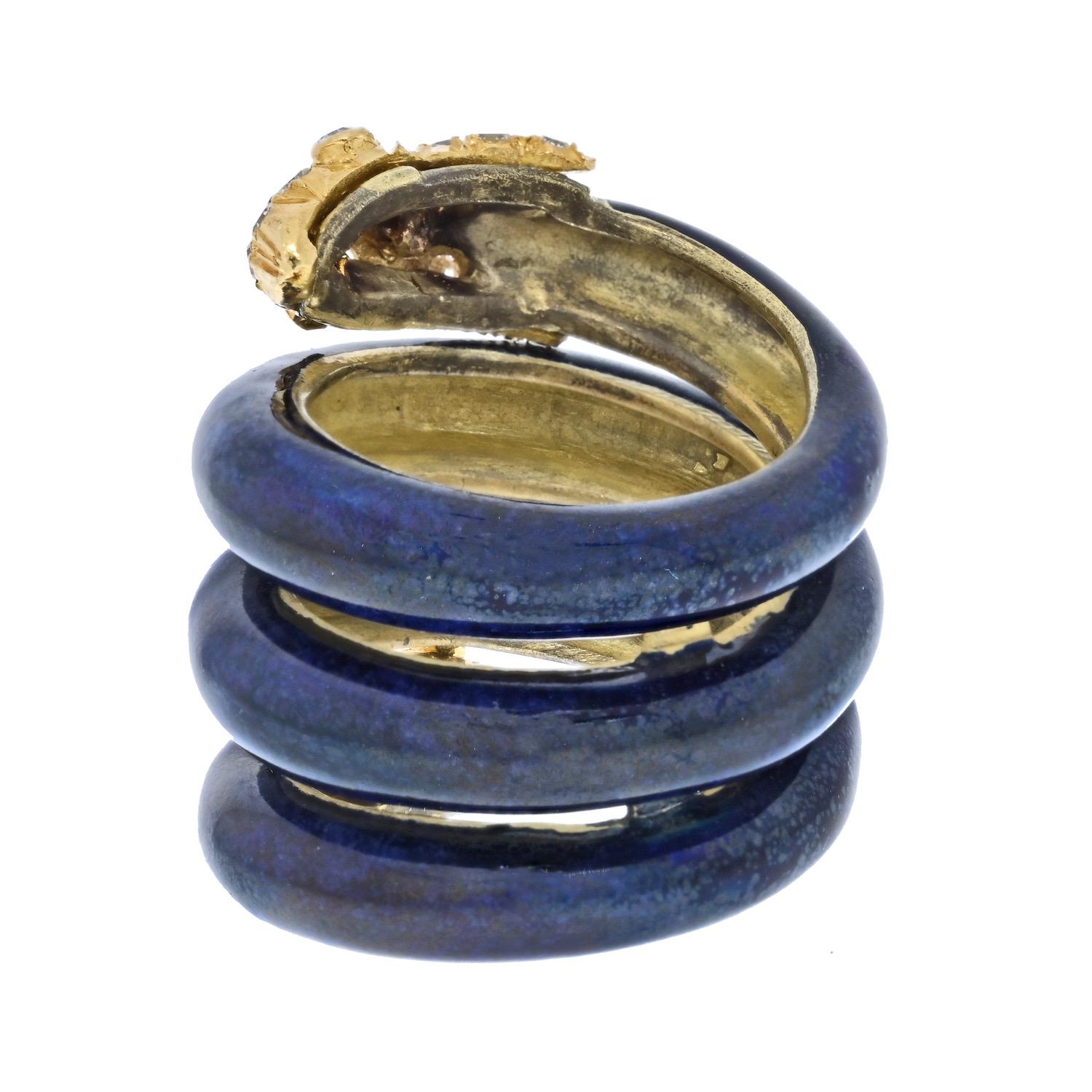 Christian Dior 18 Karat Gelbgold 1960er Jahre Doppelkopf Schlangen-Emaille-Ring im Zustand „Hervorragend“ in New York, NY