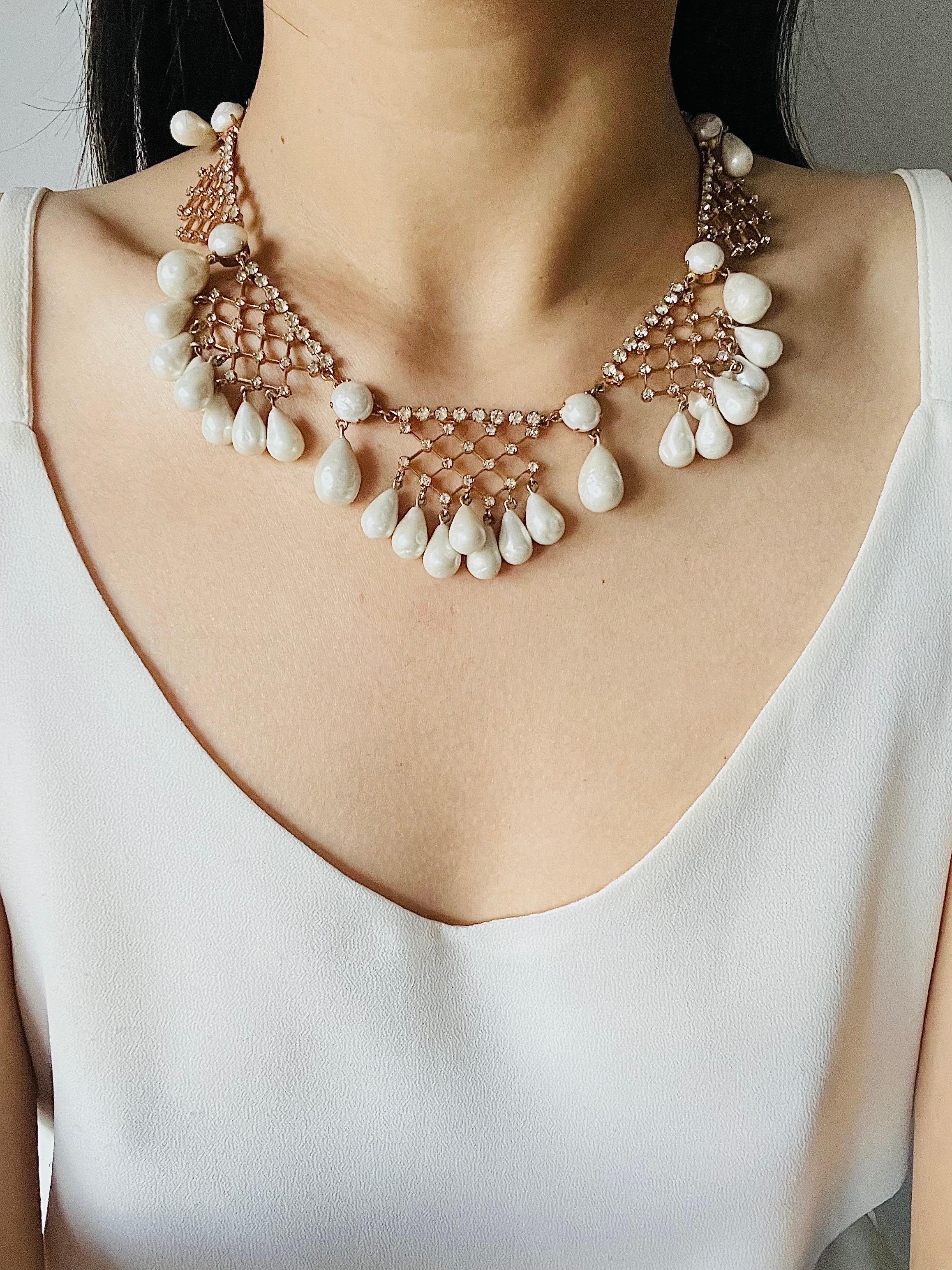 Christian Dior Vintage 1950s Bib Tear Drop Pearls Crystals Netted Lace Necklace en vente 3