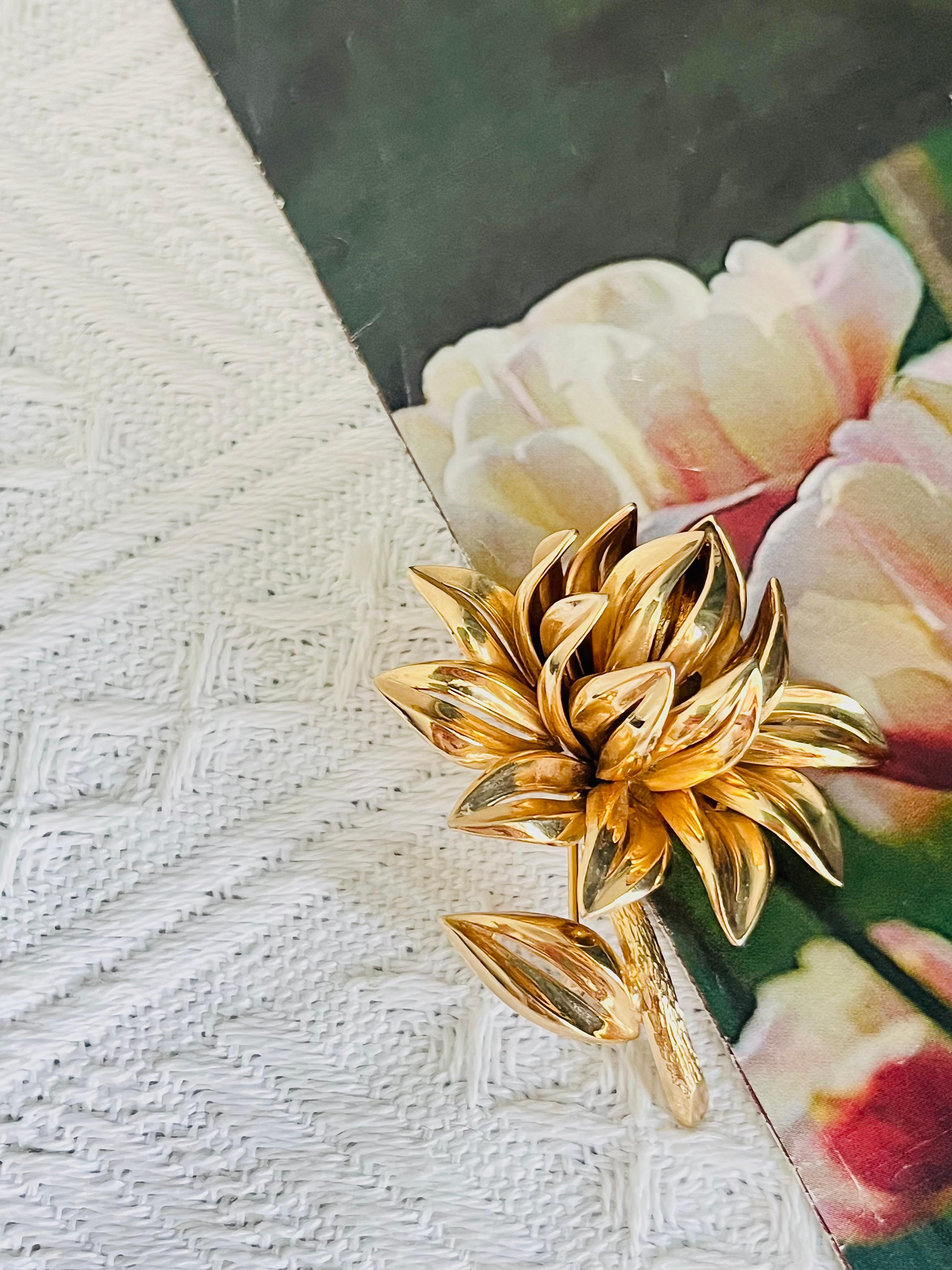 Christian Dior 1960 GROSSE Gold Flower Leaf Vivd Openwork Blossom