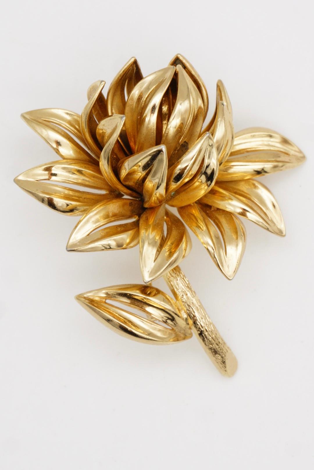 Christian Dior 1960 GROSSE Gold Flower Leaf Vivd Openwork Blossom
