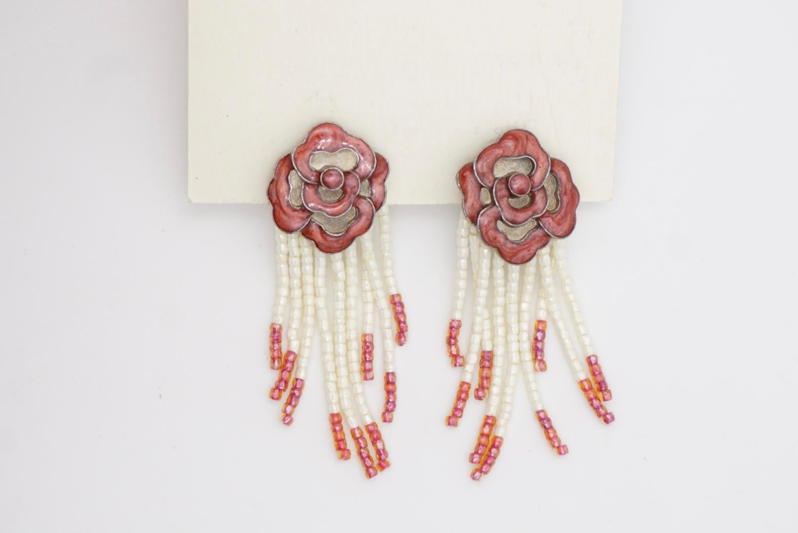 Christian Dior, boucles d'oreilles pendantes en perles perlées roses bordeaux et cristaux, années 1960 5