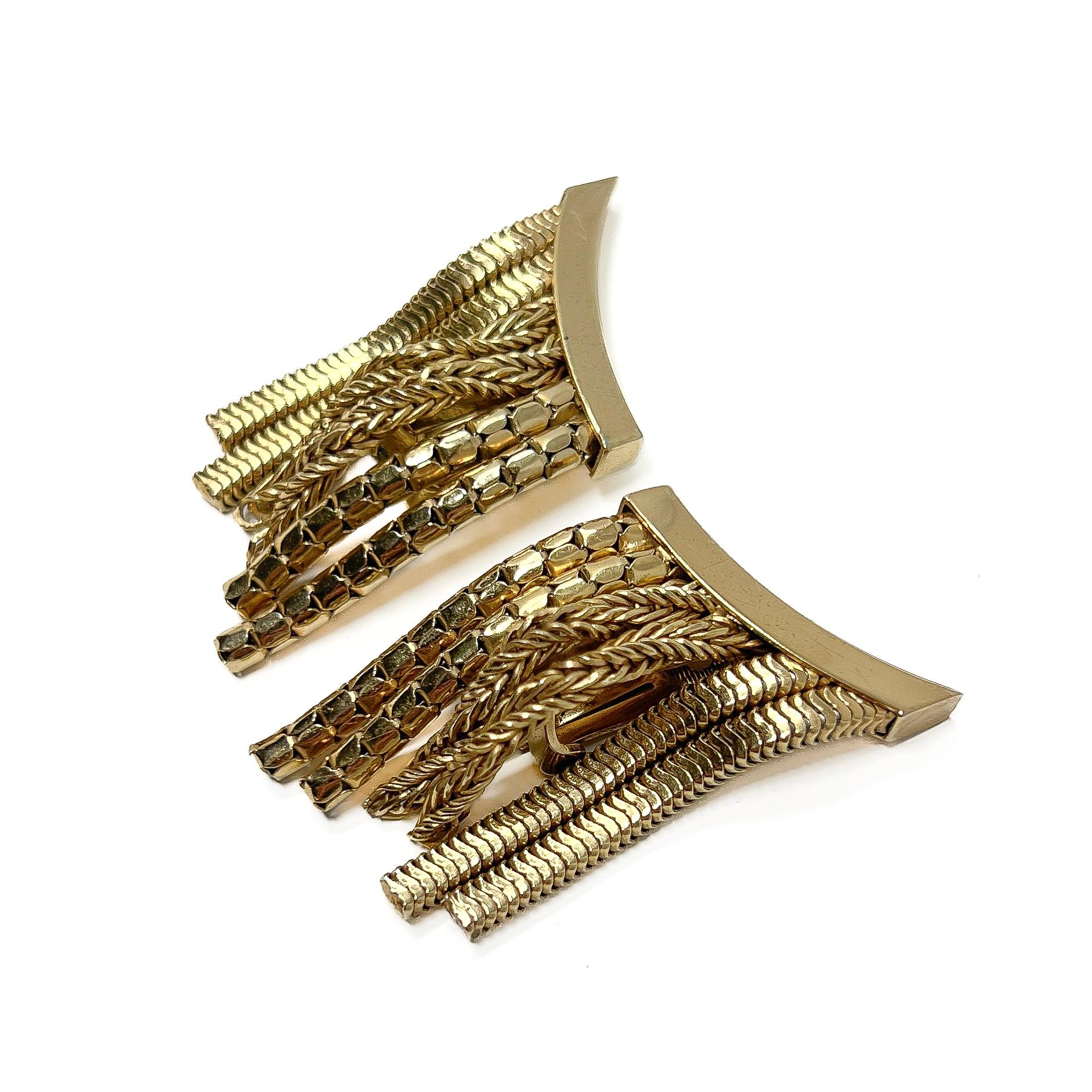 Christian Dior 1960s Gold Plated Vintage Chain Tassel Earrings In Good Condition For Sale In Skelmersdale, GB