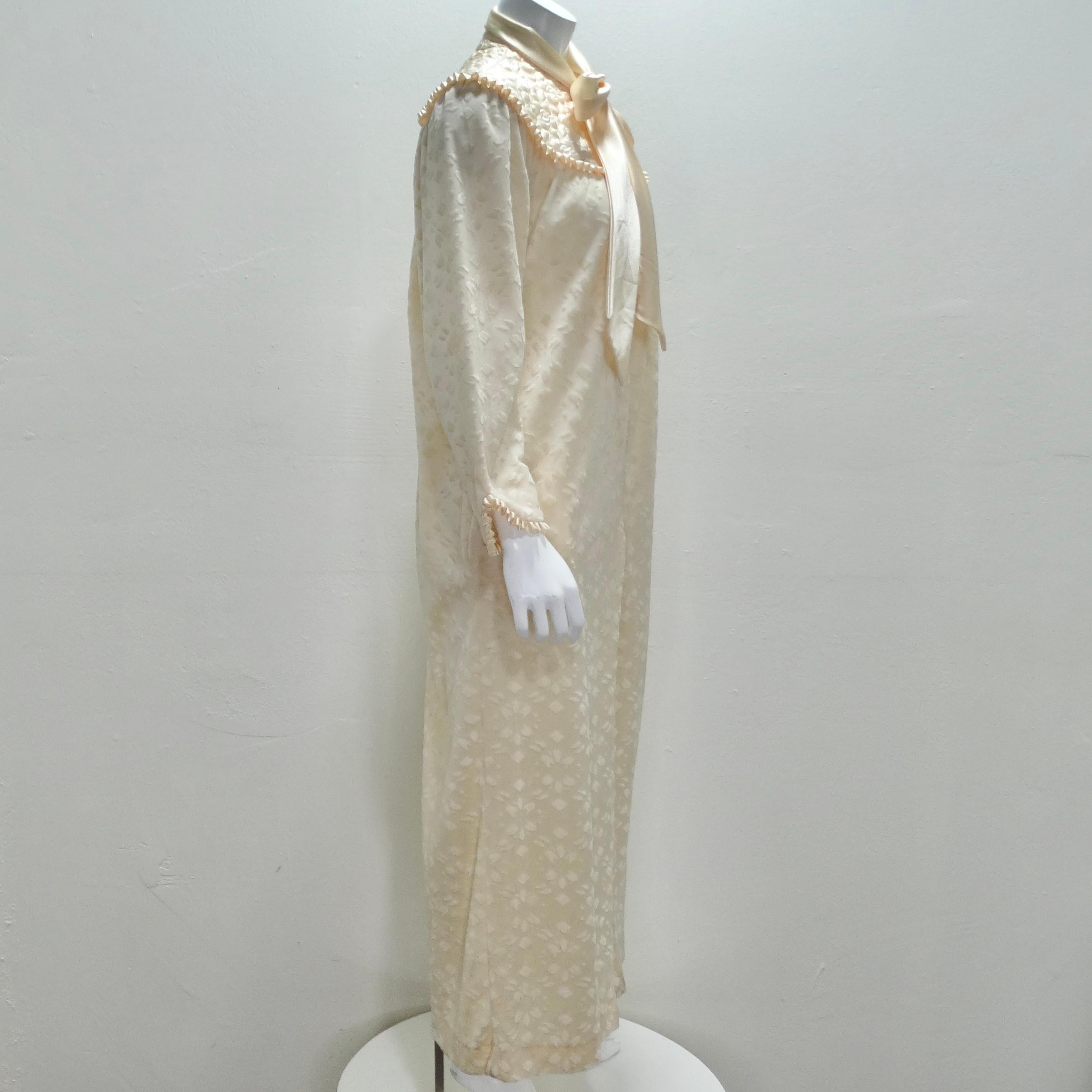 Christian Dior 1960er Jahre Elfenbeinfarbenes Maxikleid aus Samt im Angebot 1