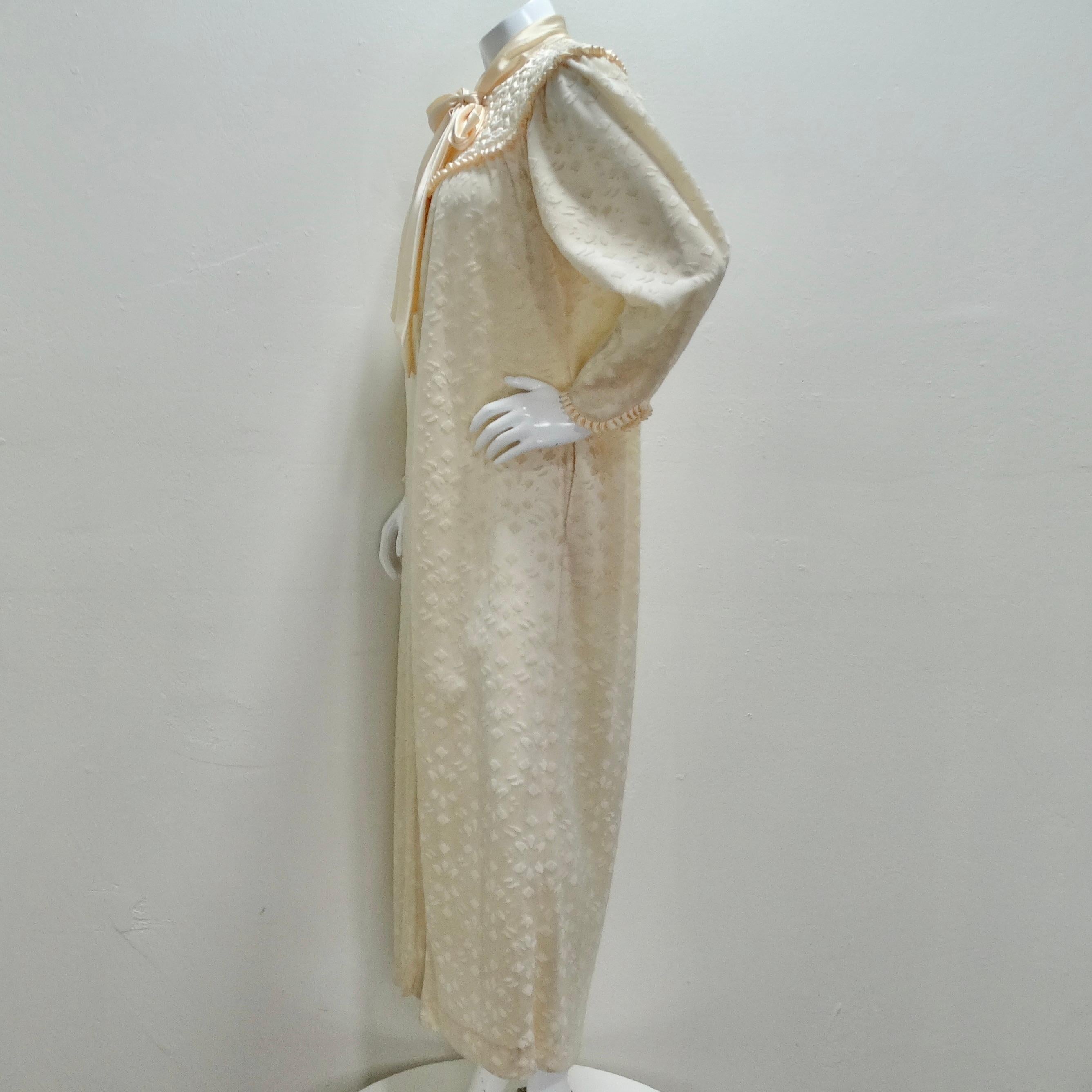 Christian Dior 1960er Jahre Elfenbeinfarbenes Maxikleid aus Samt im Angebot 4