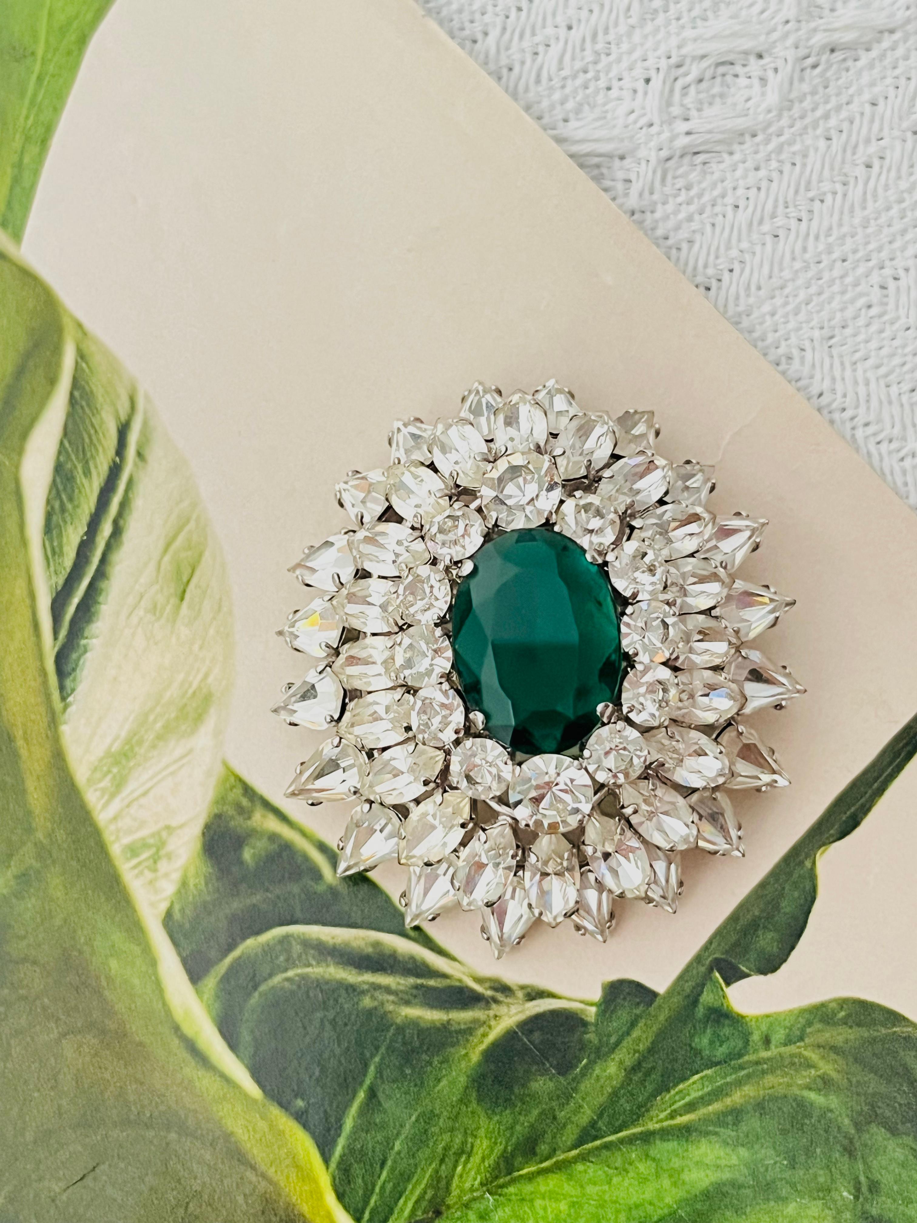 Christian Dior 1961 Vintage Grande ovale Greene & Greene Greene & Greene Strati di Cristalli Cerchio Rotondo Marquise Lacrima Goccia d'Acqua Spilla, Placcata Argento

Condizioni eccellenti. Non ci sono pietre perse. Molto nuovo. Molto raro da