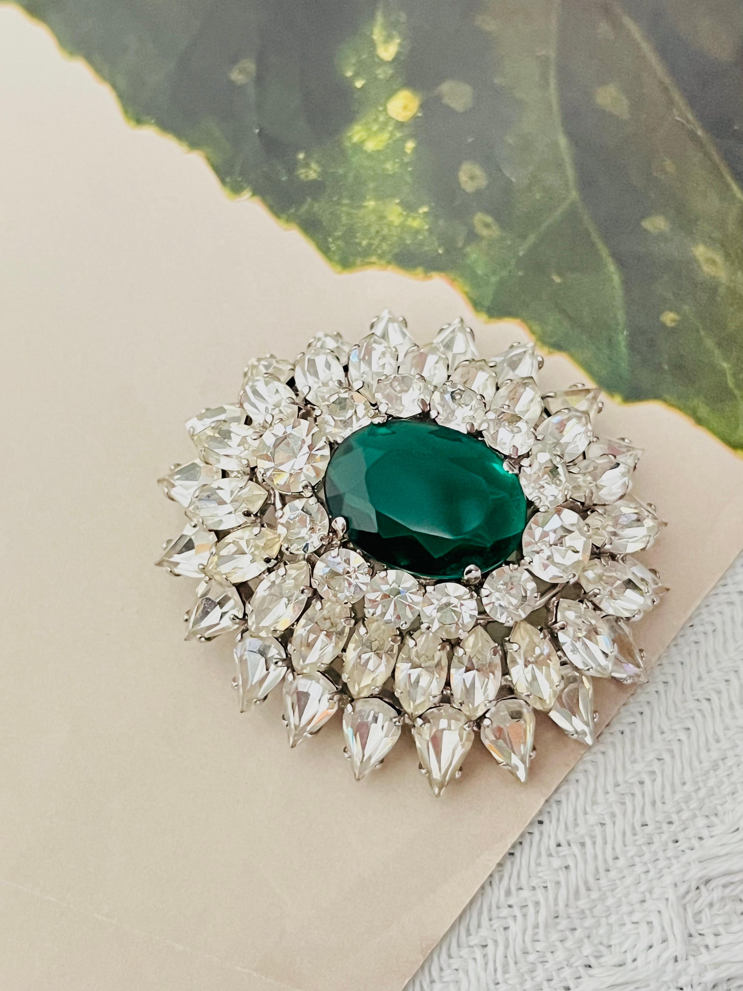 Art Déco Christian Dior 1961 Grande spilla a goccia con cerchio di cristallo smeraldo Trio Marquise in vendita