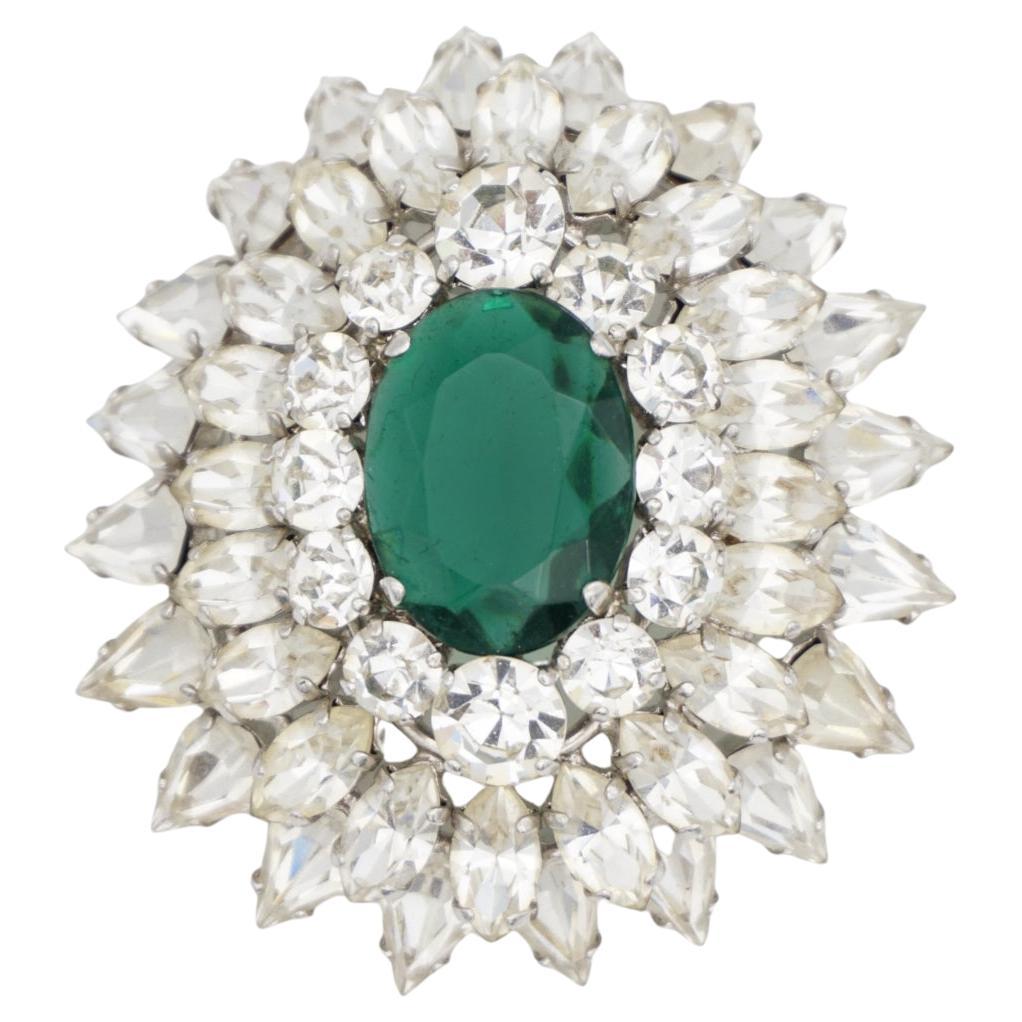 Christian Dior 1961 Grande spilla a goccia con cerchio di cristallo smeraldo Trio Marquise in vendita