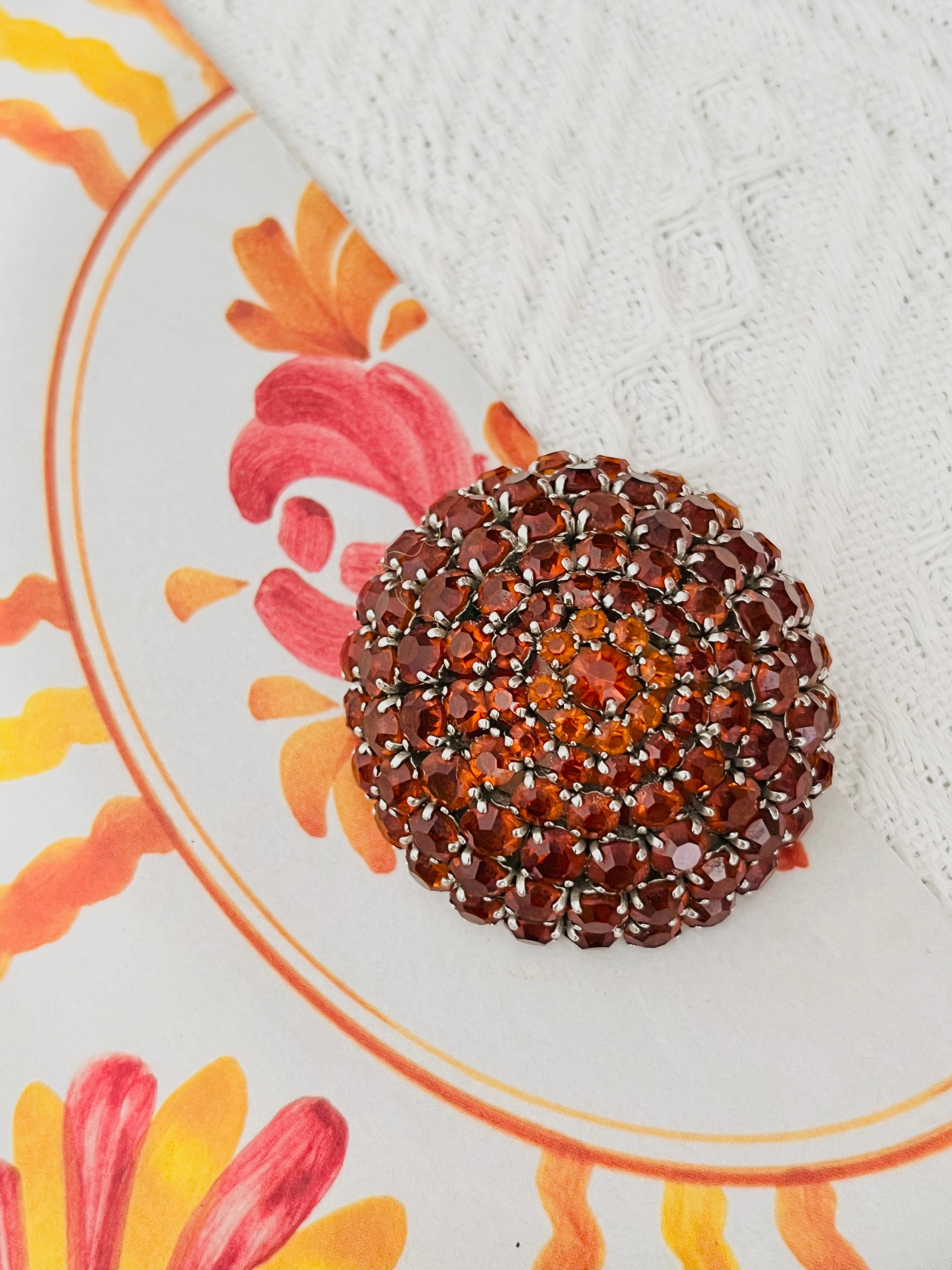 Art déco Christian Dior 1961 Vintage Citrine Amber Whole Crystal Round Dome Layer Brooch en vente