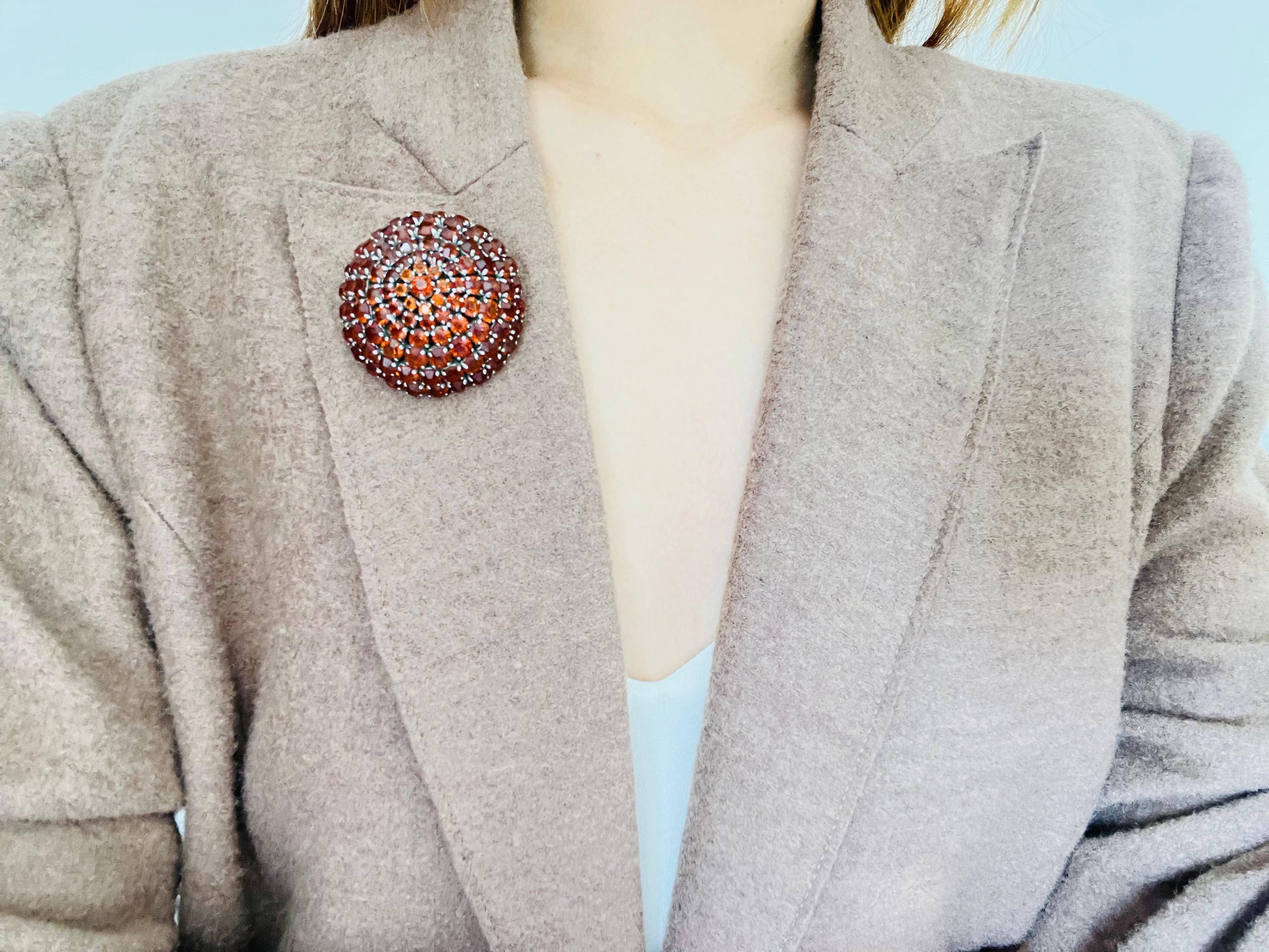 Christian Dior 1961 Vintage Citrine Amber Whole Crystal Round Dome Layer Brooch Unisexe en vente