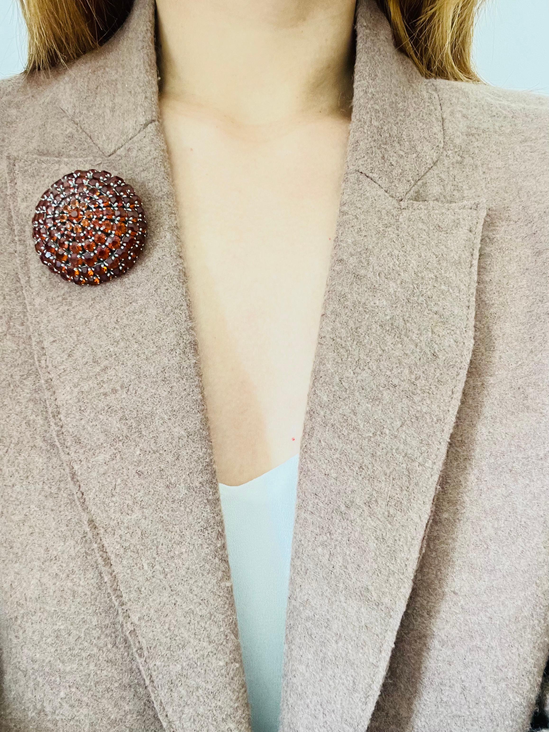 Christian Dior 1961 Vintage Citrine Amber Whole Crystal Round Dome Layer Brooch en vente 1