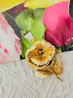 Christian Dior 1963 GROSSE: spilla importante in oro con grande rosa verde e fiore di peonia