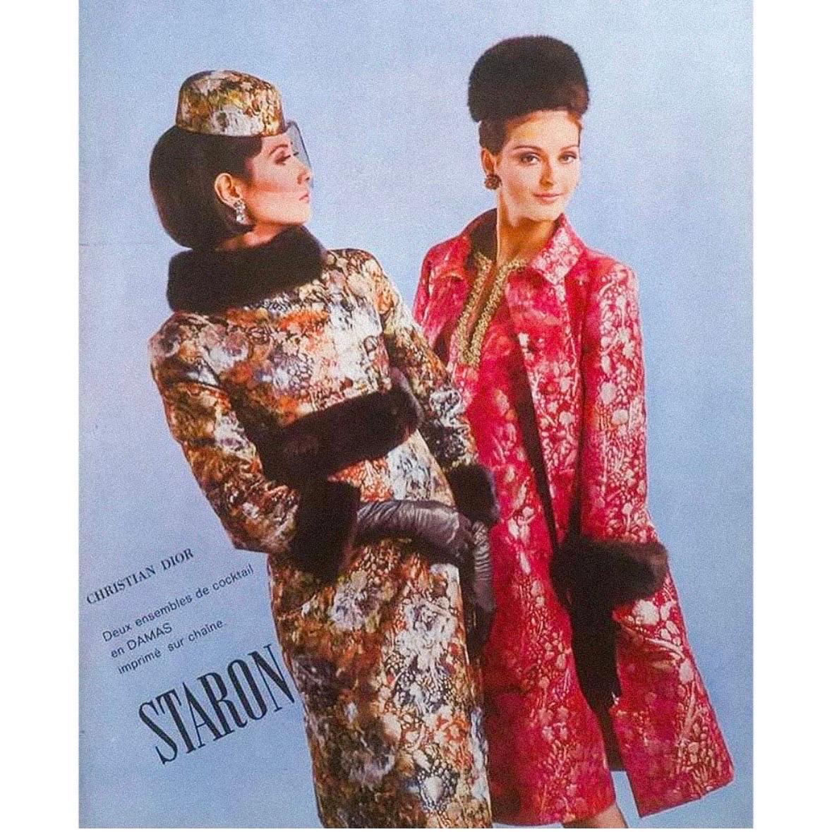 Christian Dior 1963 Manteau d'opéra bordé de fourrure en brocart rouge et or Pour femmes en vente