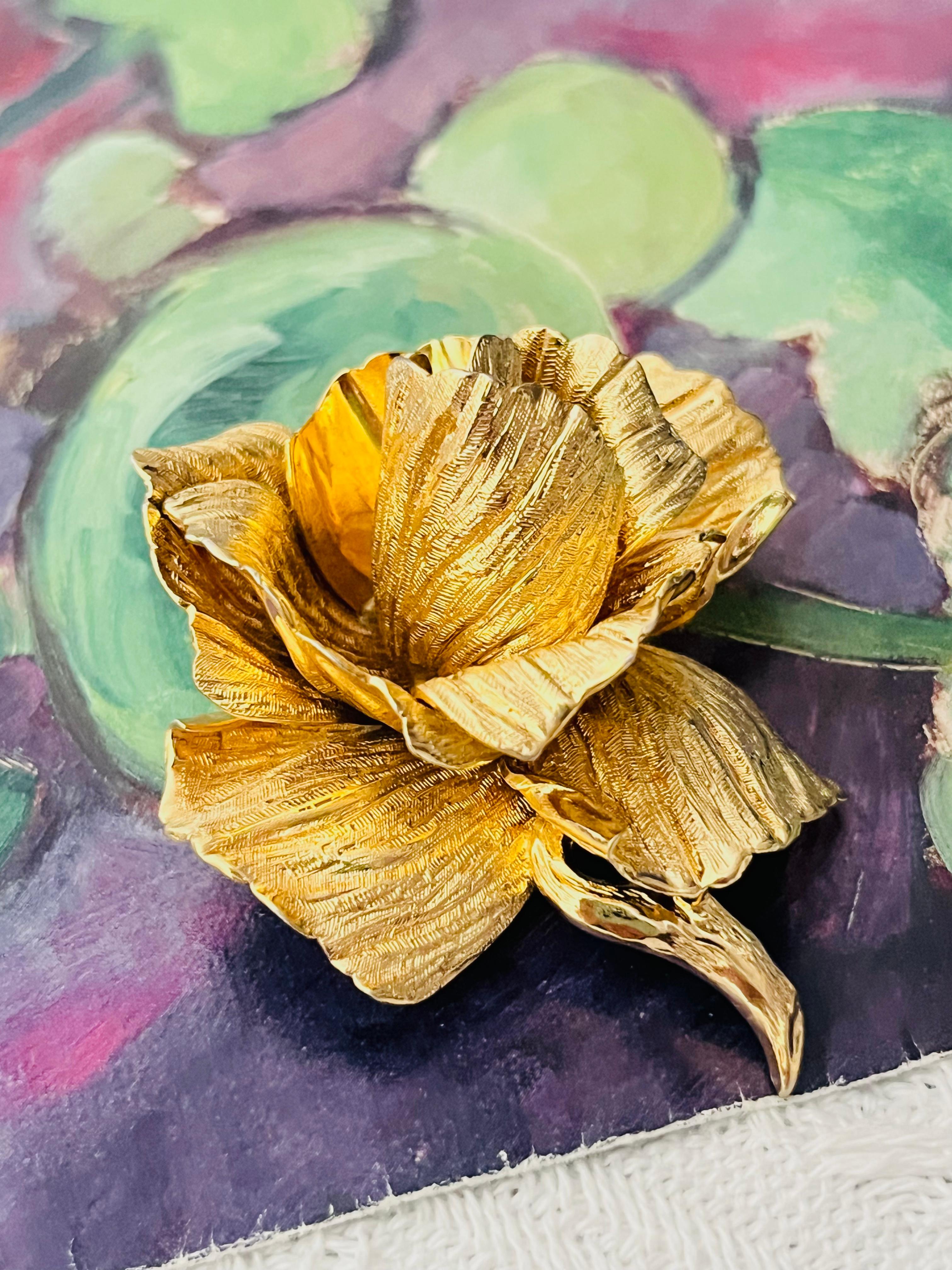 Christian Dior 1964 Vintage Large 3D Blossom Rose Flourish Flower Gold Brooch In Good Condition For Sale In Wokingham, England