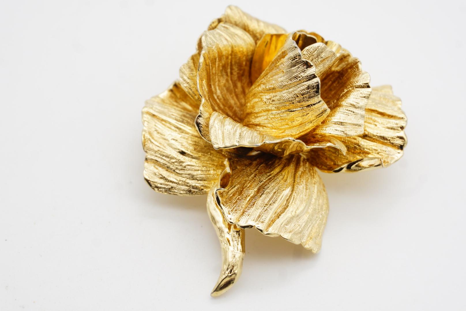 Christian Dior 1964 Vintage Large 3D Blossom Rose Flourish Flower Gold Brooch For Sale 4