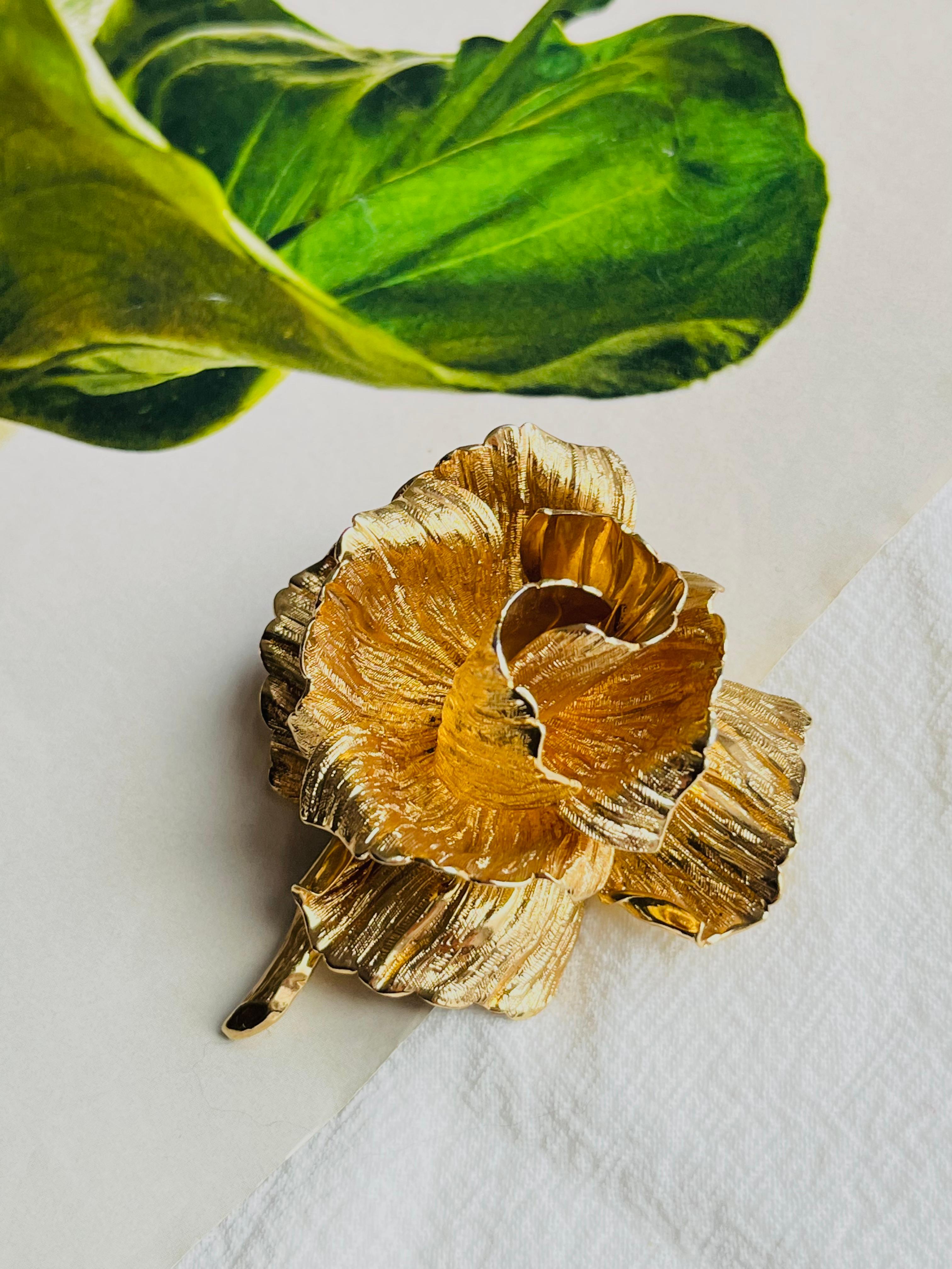 Christian Dior 1964 Vintage Broche grande esculpido en 3D de flor de rosa viva en Excelente Estado en Wokingham, England