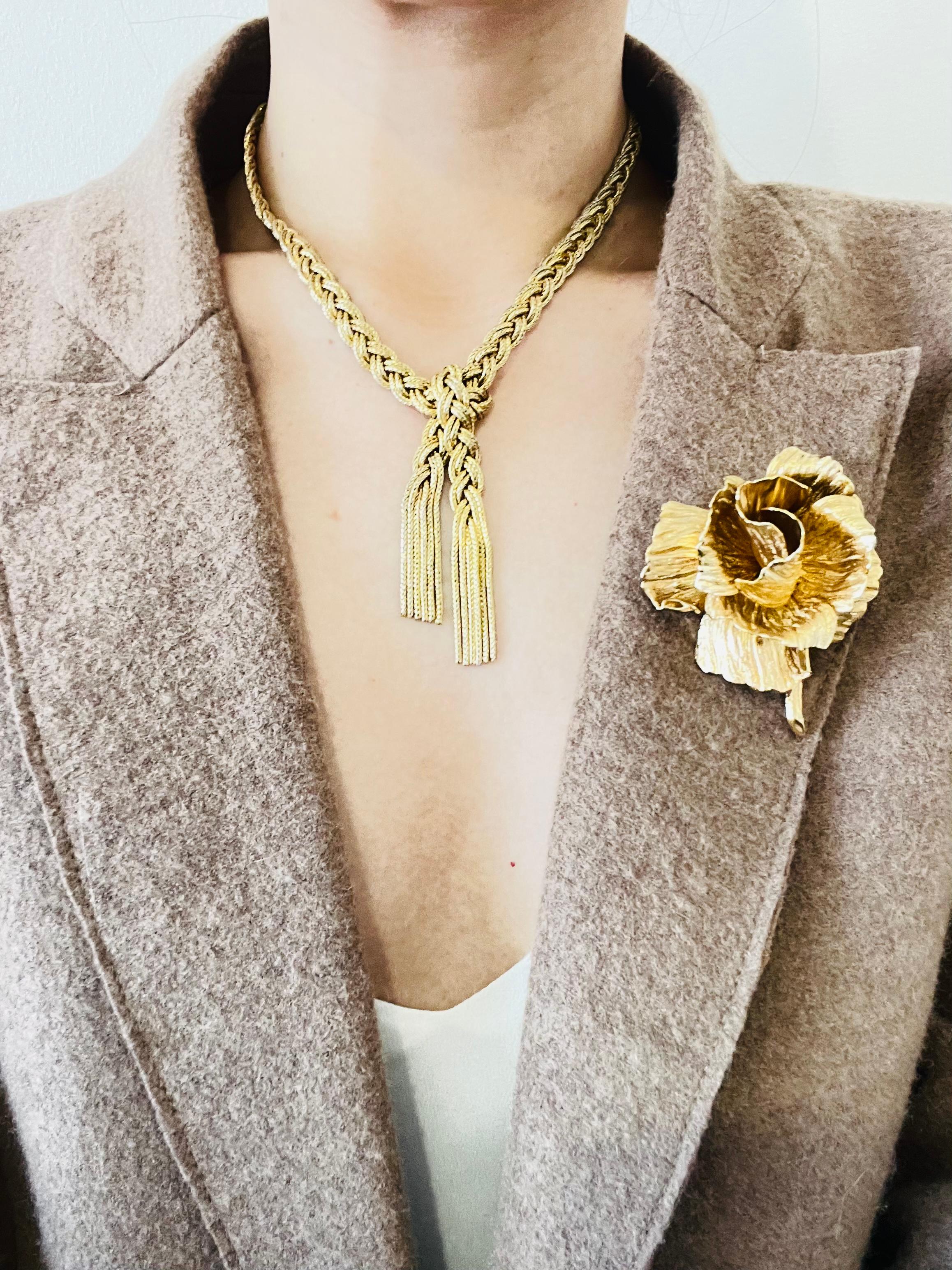Christian Dior 1964 Vintage Grande Spilla Scolpita 3D Fiore di Rosa Vivido in vendita 4