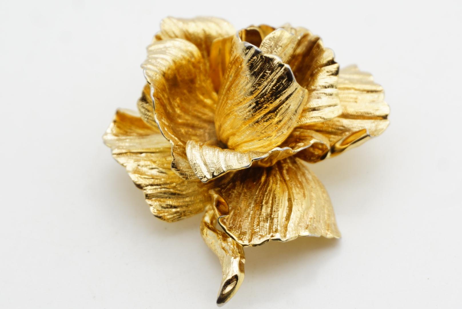 Christian Dior 1964 Spilla d'oro a strati con fiore di rosa grande e vivace d'epoca in vendita 7