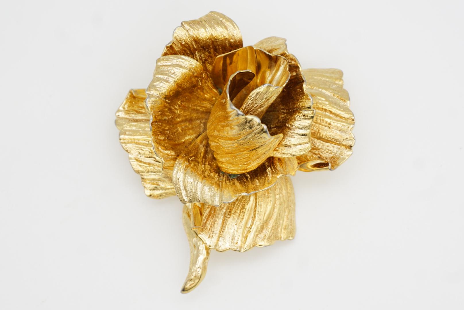 Christian Dior 1964 Spilla d'oro a strati con fiore di rosa grande e vivace d'epoca in vendita 3