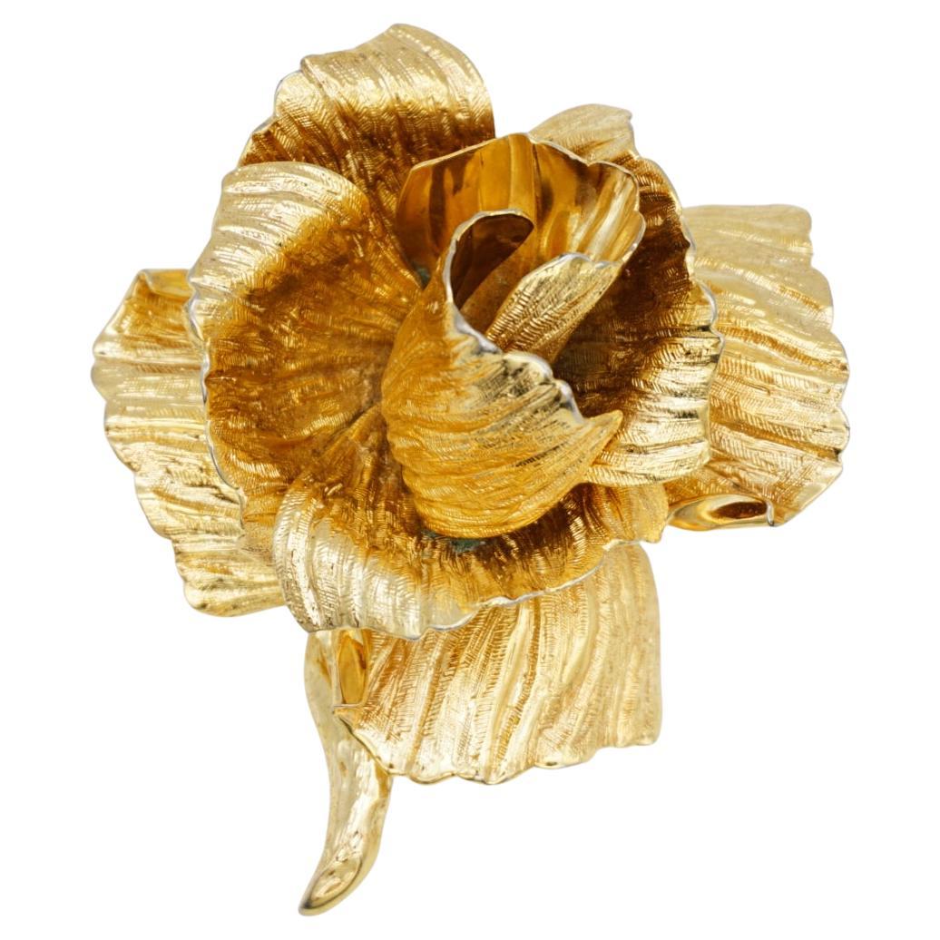 Christian Dior 1964 Spilla d'oro a strati con fiore di rosa grande e vivace d'epoca