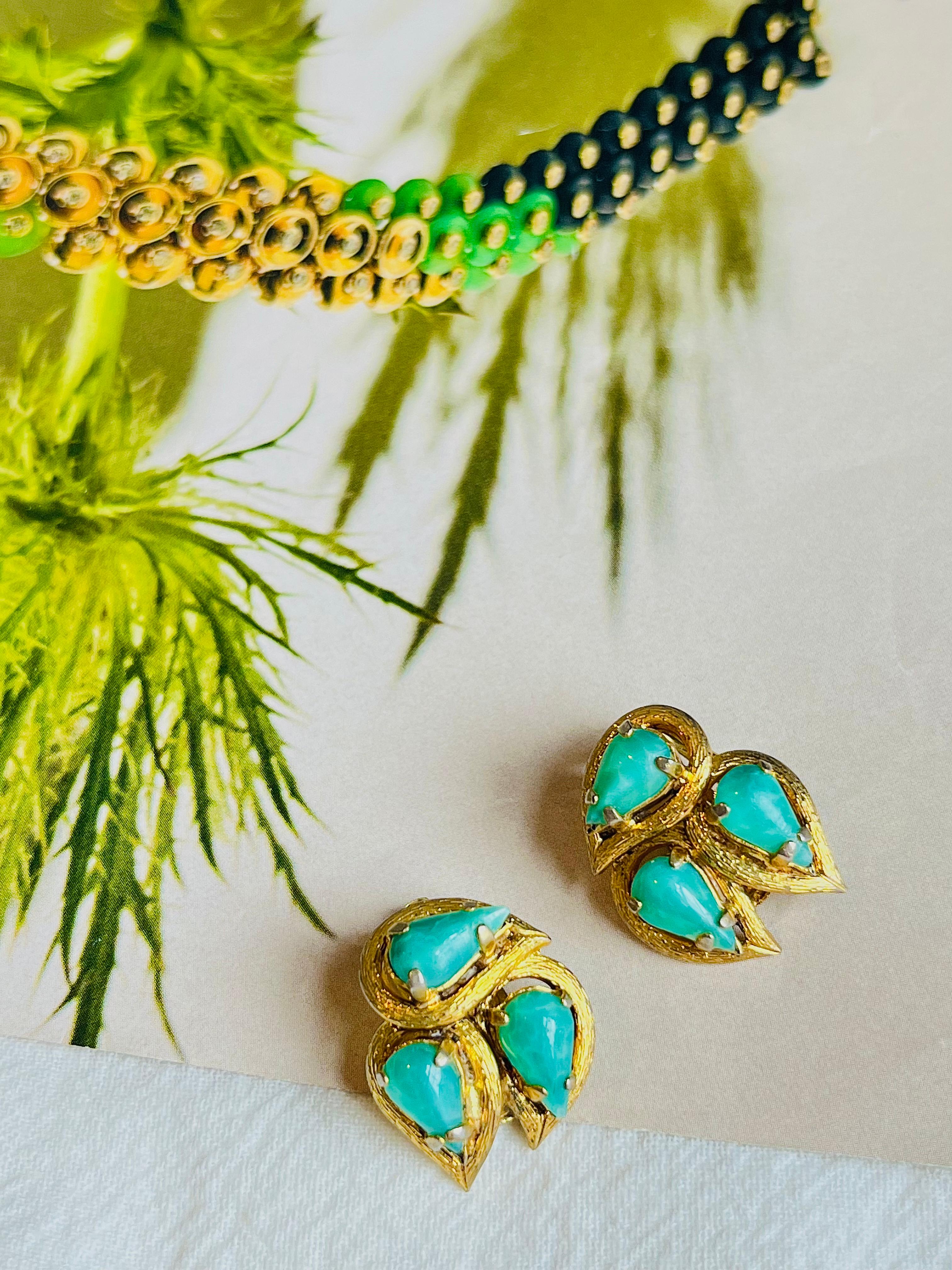Christian Dior 1965 Vintage Emerald Jade Green Trio Water Tear Drops Earrings In Good Condition For Sale In Wokingham, England