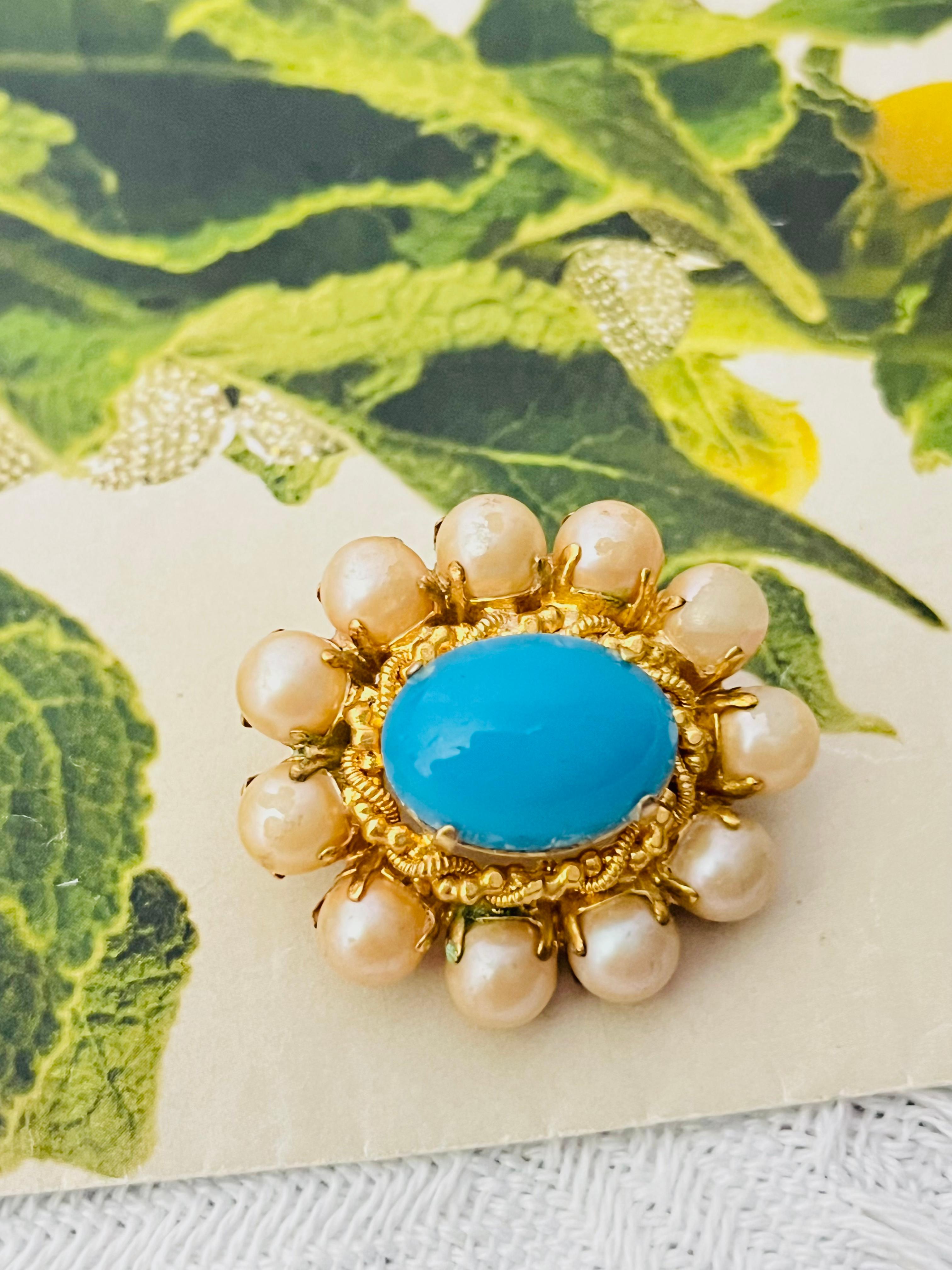 Christian Dior 1968 Vintage Türkis Blau Cabochon Weiß Perlen Blumenbrosche (Art déco) im Angebot