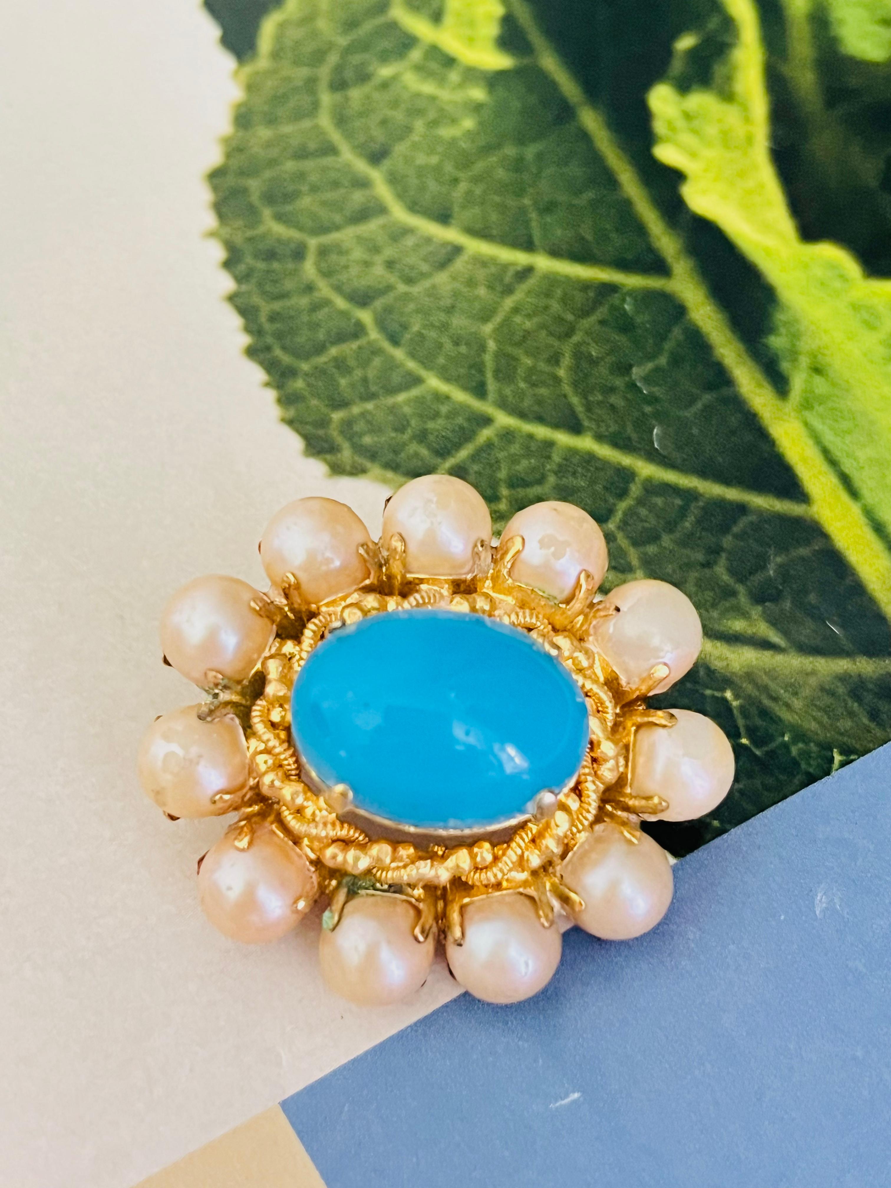 Christian Dior 1968 Vintage Türkis Blau Cabochon Weiß Perlen Blumenbrosche im Zustand „Gut“ im Angebot in Wokingham, England