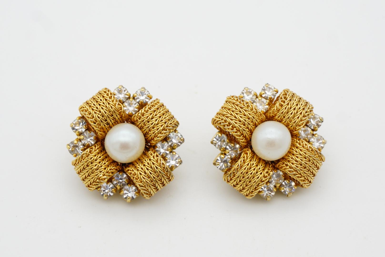 Christian Dior 1969 - Boucles d'oreilles clips en maille tissée, perles et cristaux de fleurs. en vente 3