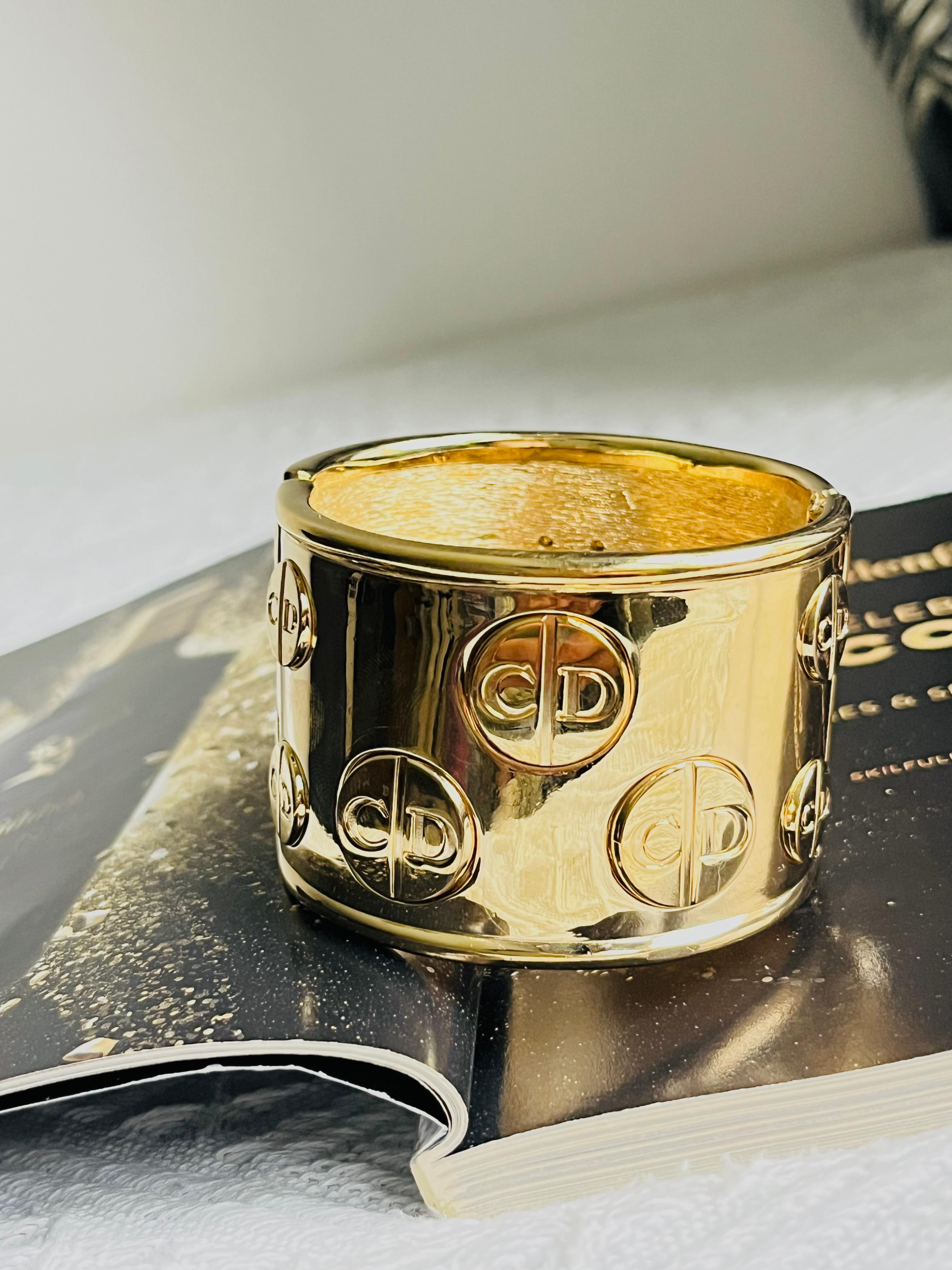 Art Deco Christian Dior 1970s Circle All Logo CD Manschette Chunky Bangle Cuff Bracelet For Sale