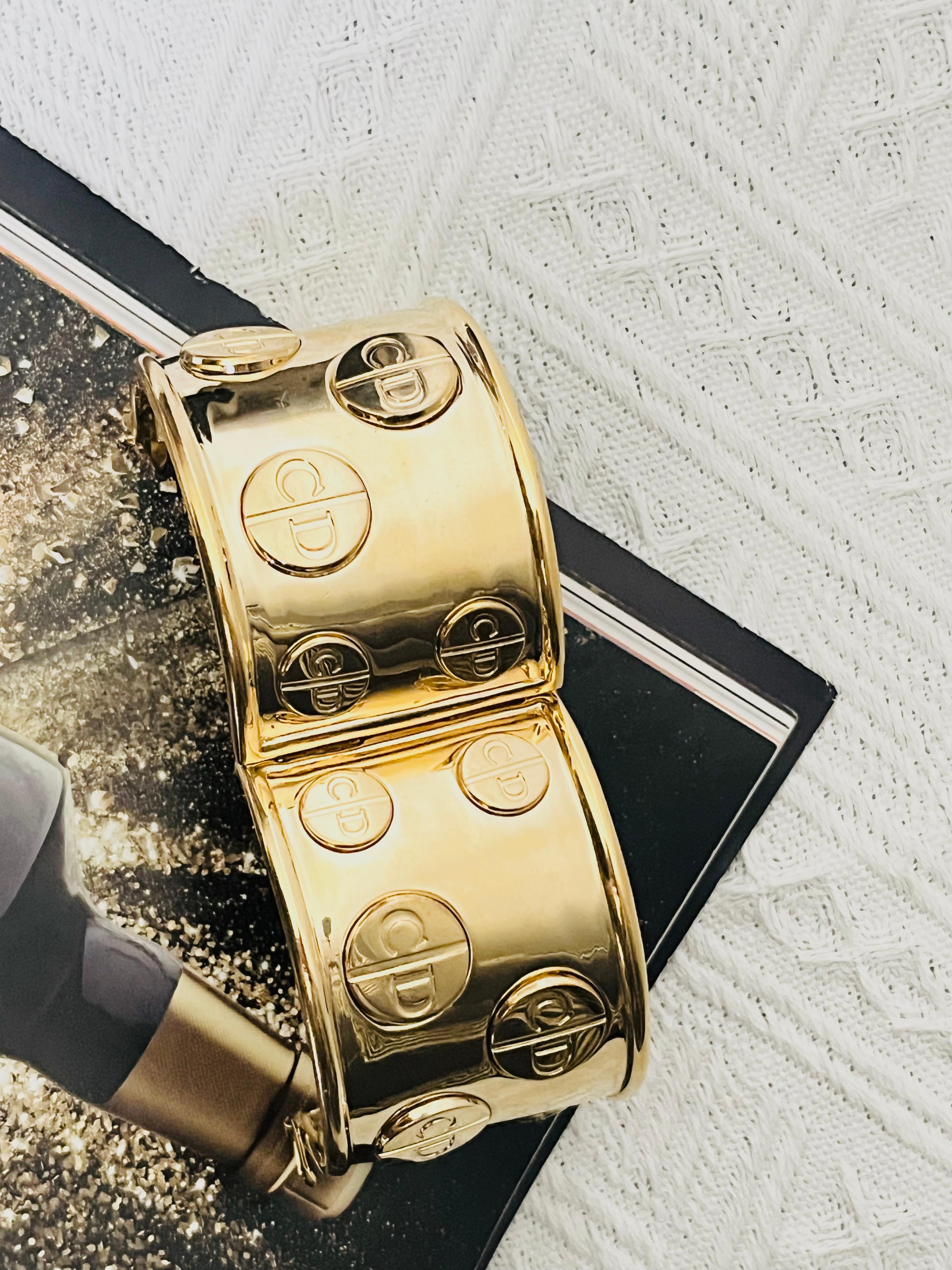 Women's or Men's Christian Dior 1970s Circle All Logo CD Manschette Chunky Bangle Cuff Bracelet For Sale