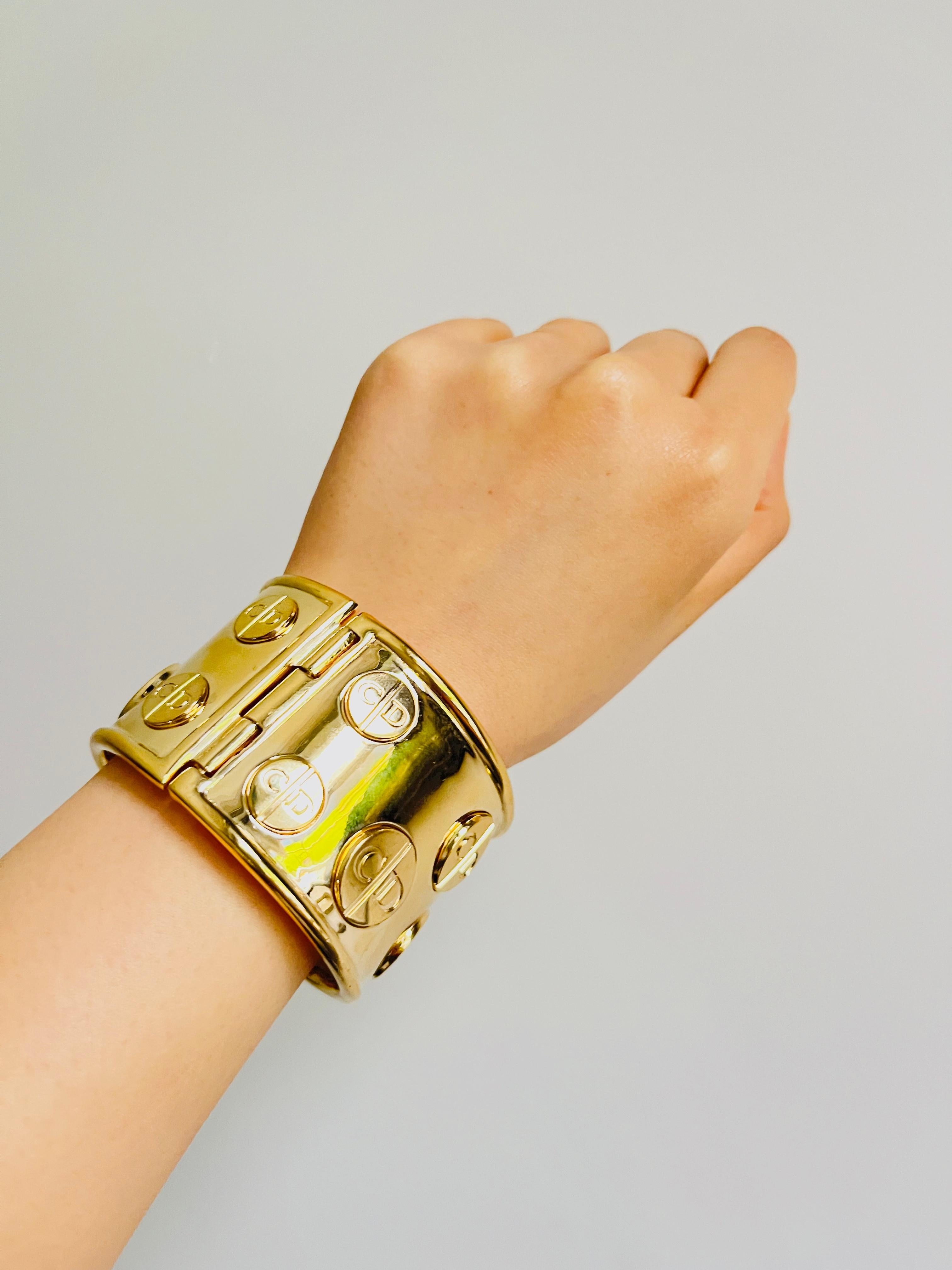 Christian Dior 1970s Círculo Todo Logotipo CD Manschette Chunky Bangle Pulsera Brazalete 1