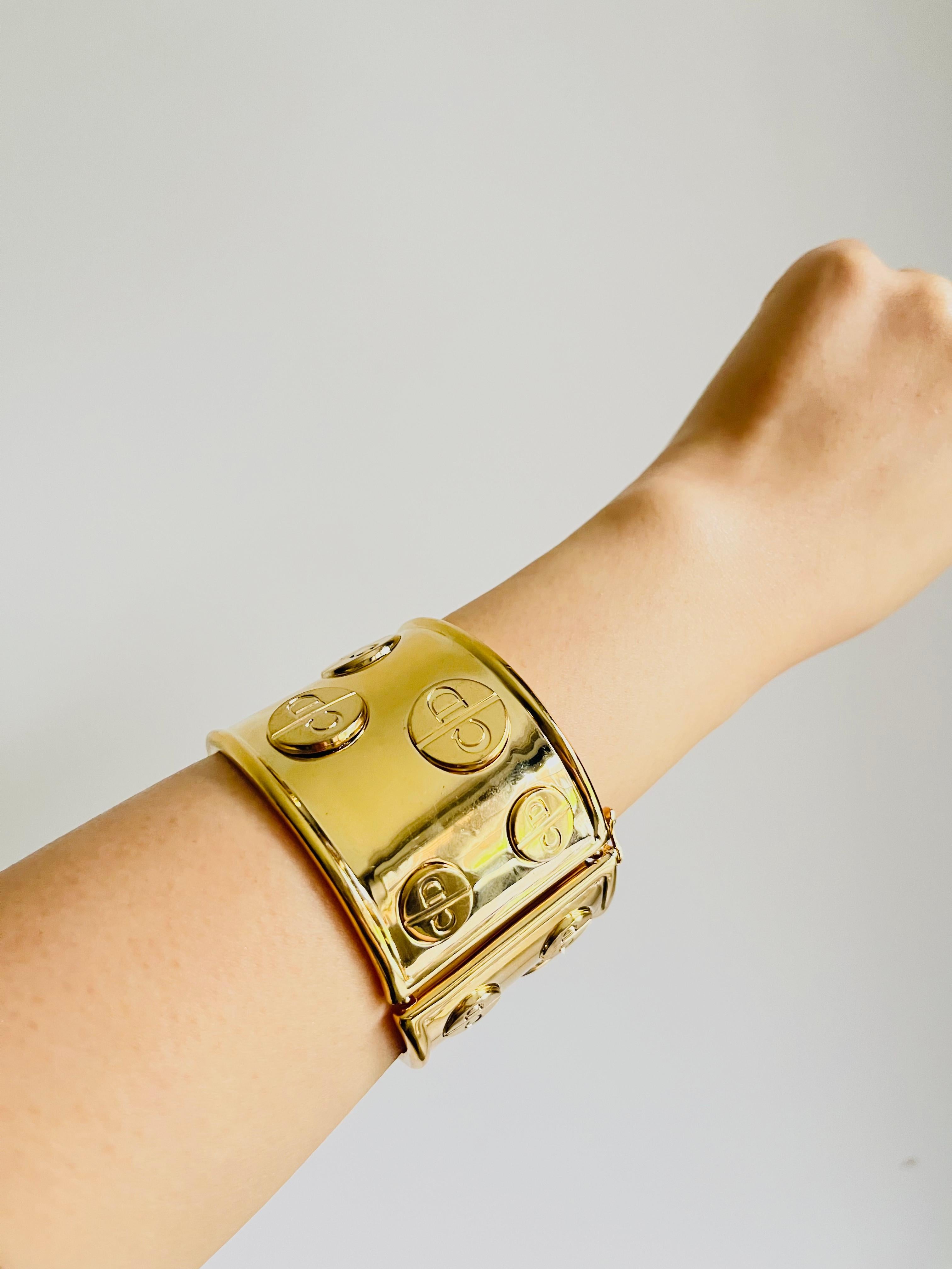 Christian Dior 1970s Circle All Logo CD Manschette Chunky Bangle Cuff Bracelet For Sale 3
