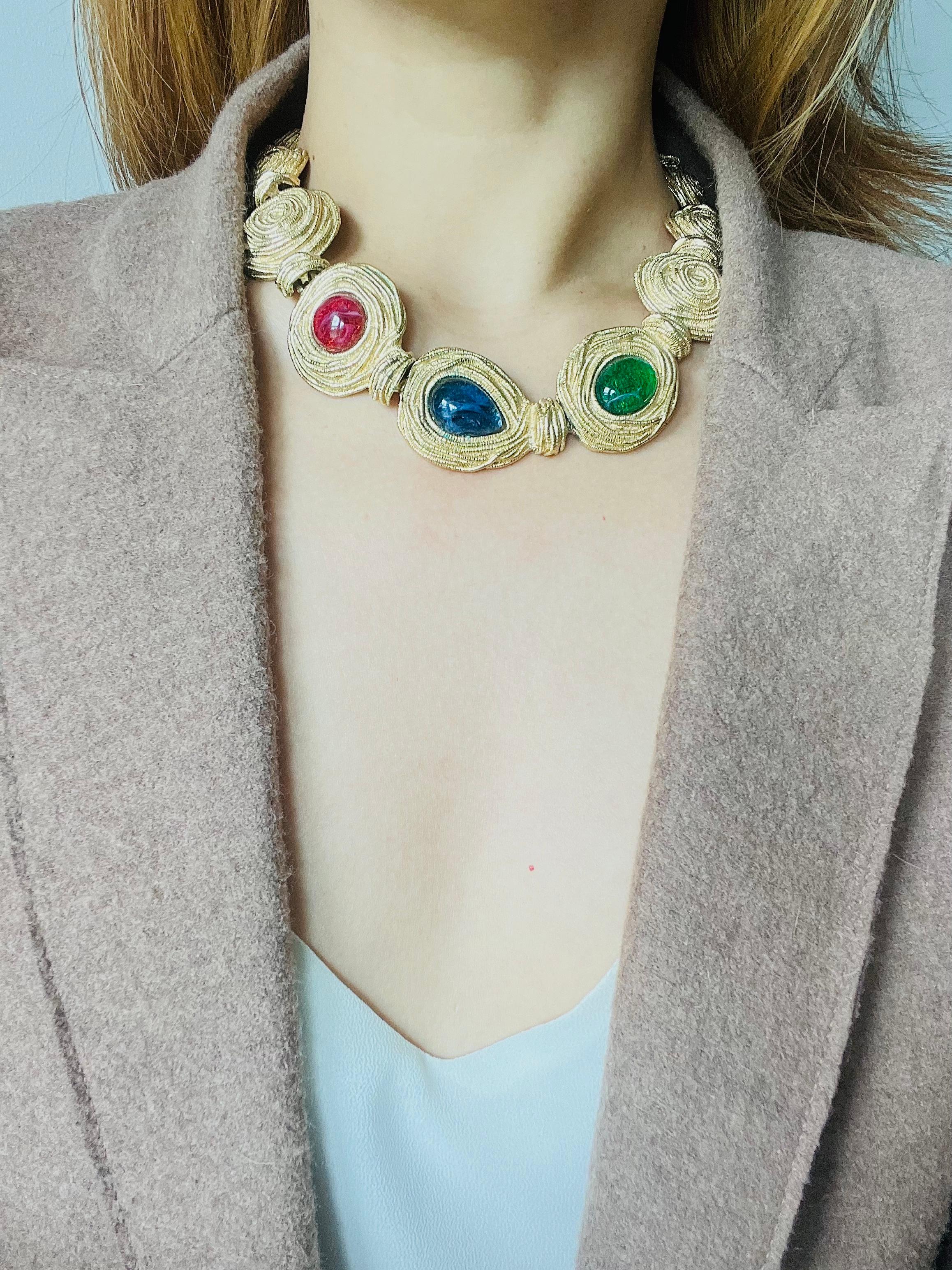 Christian Dior 1970 - Collana a spirale con smeraldo e zaffiro con cabochon in vendita 1