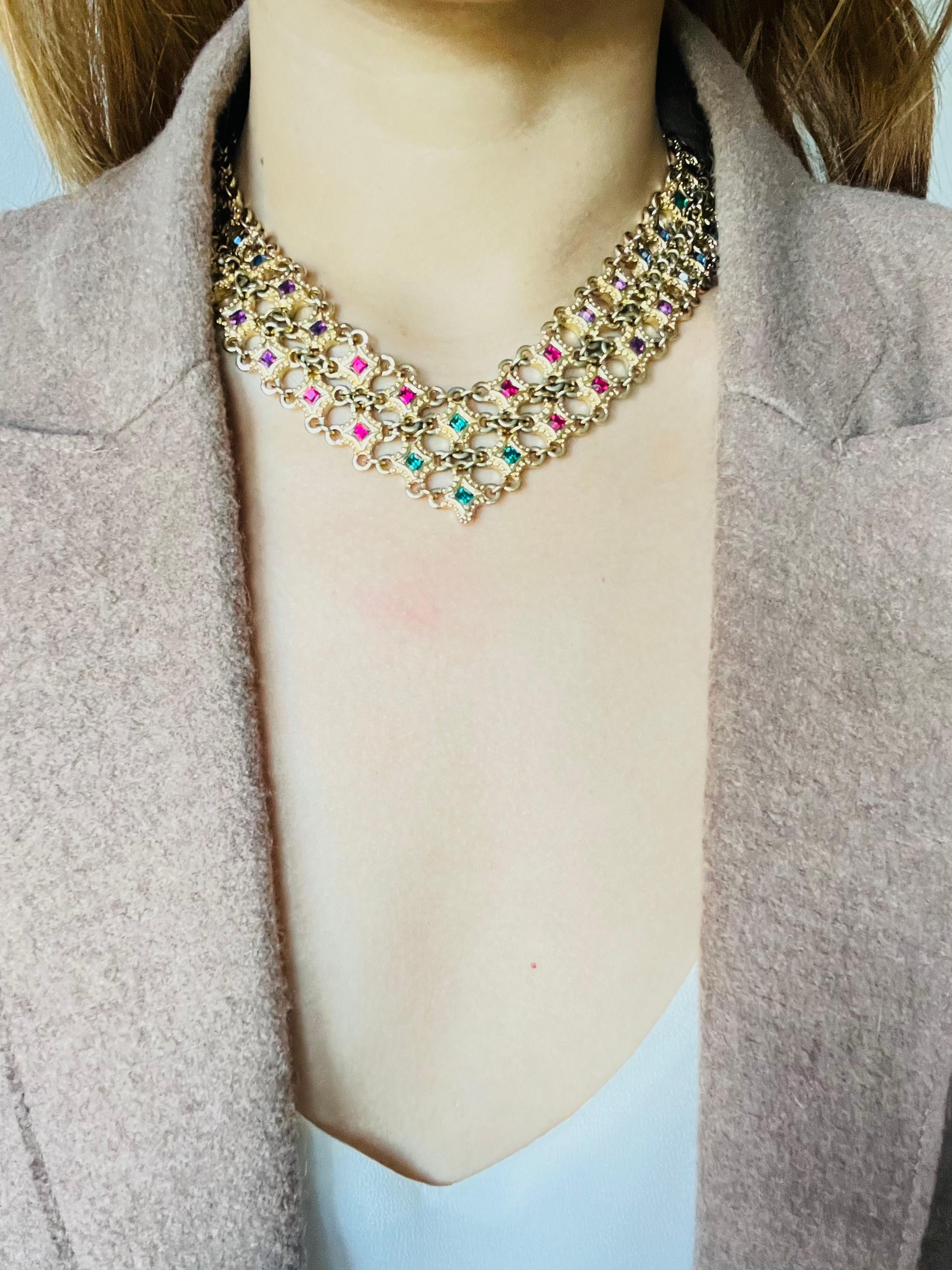 Christian Dior 1970 - Collana quadrata a rete traforata con stelle di smeraldo e rubino in vendita 6